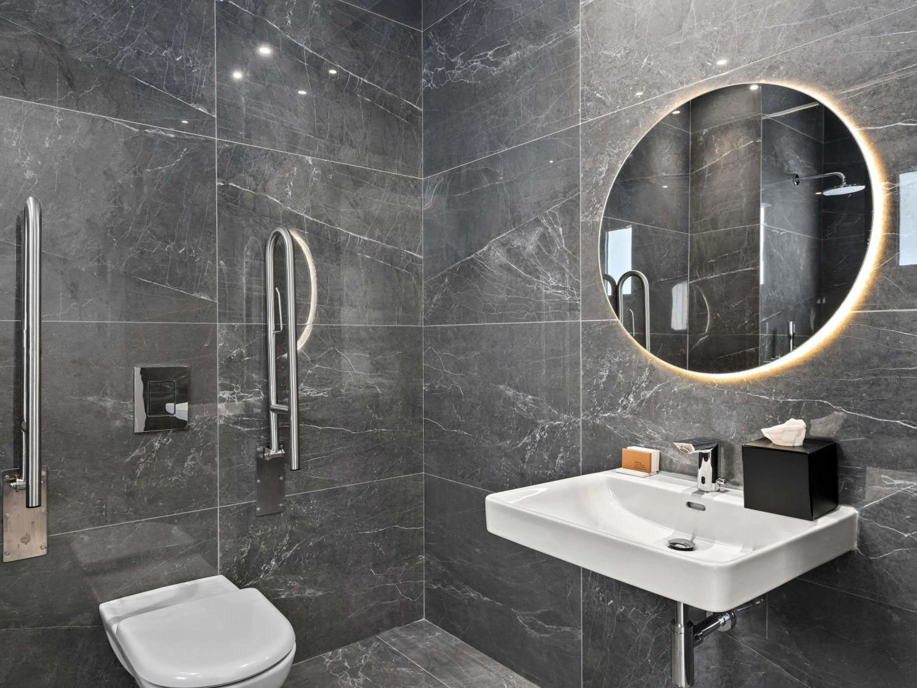 Bedroom in Mercure Larnaca Finikoudes Beach