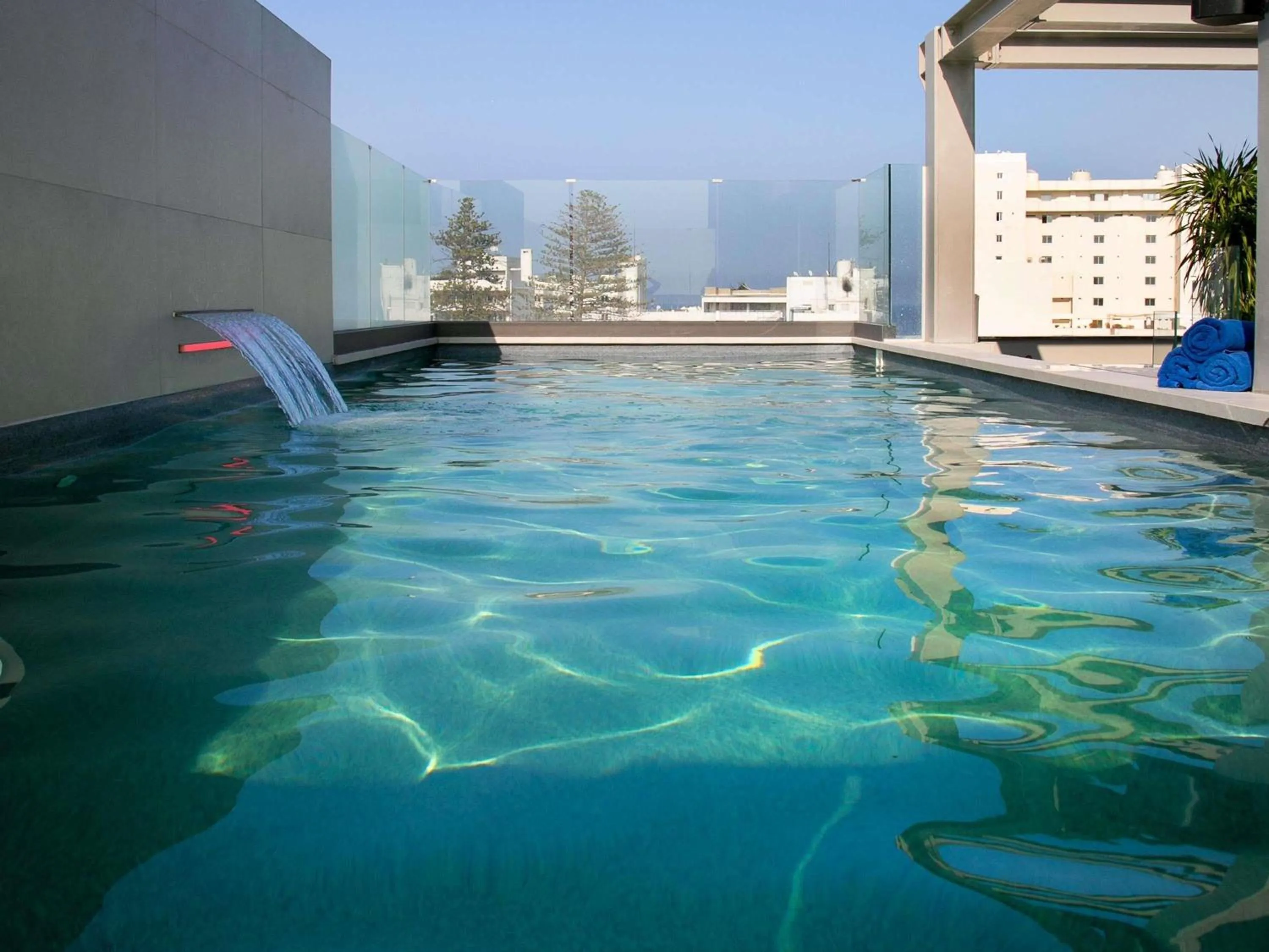 Lounge or bar in Mercure Larnaca Finikoudes Beach