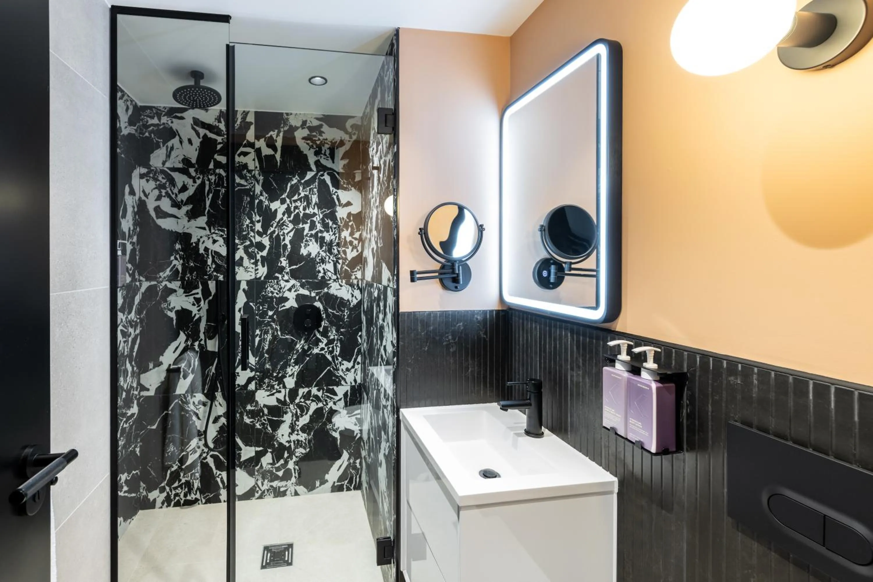 Bathroom in TRIBE Manchester Airport by Accor