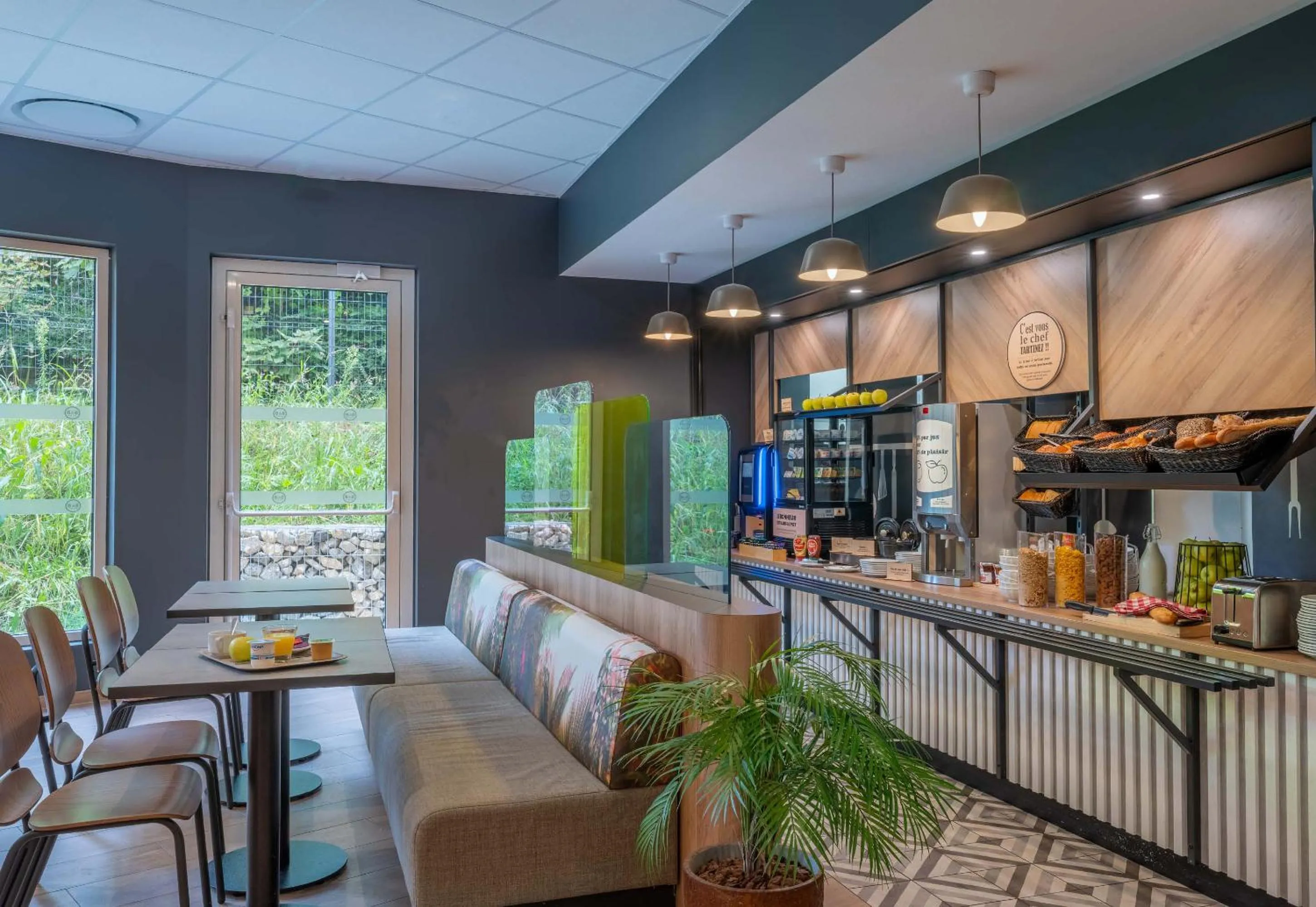 Restaurant/places to eat in B&B HOTEL Annecy Cran-Gevrier