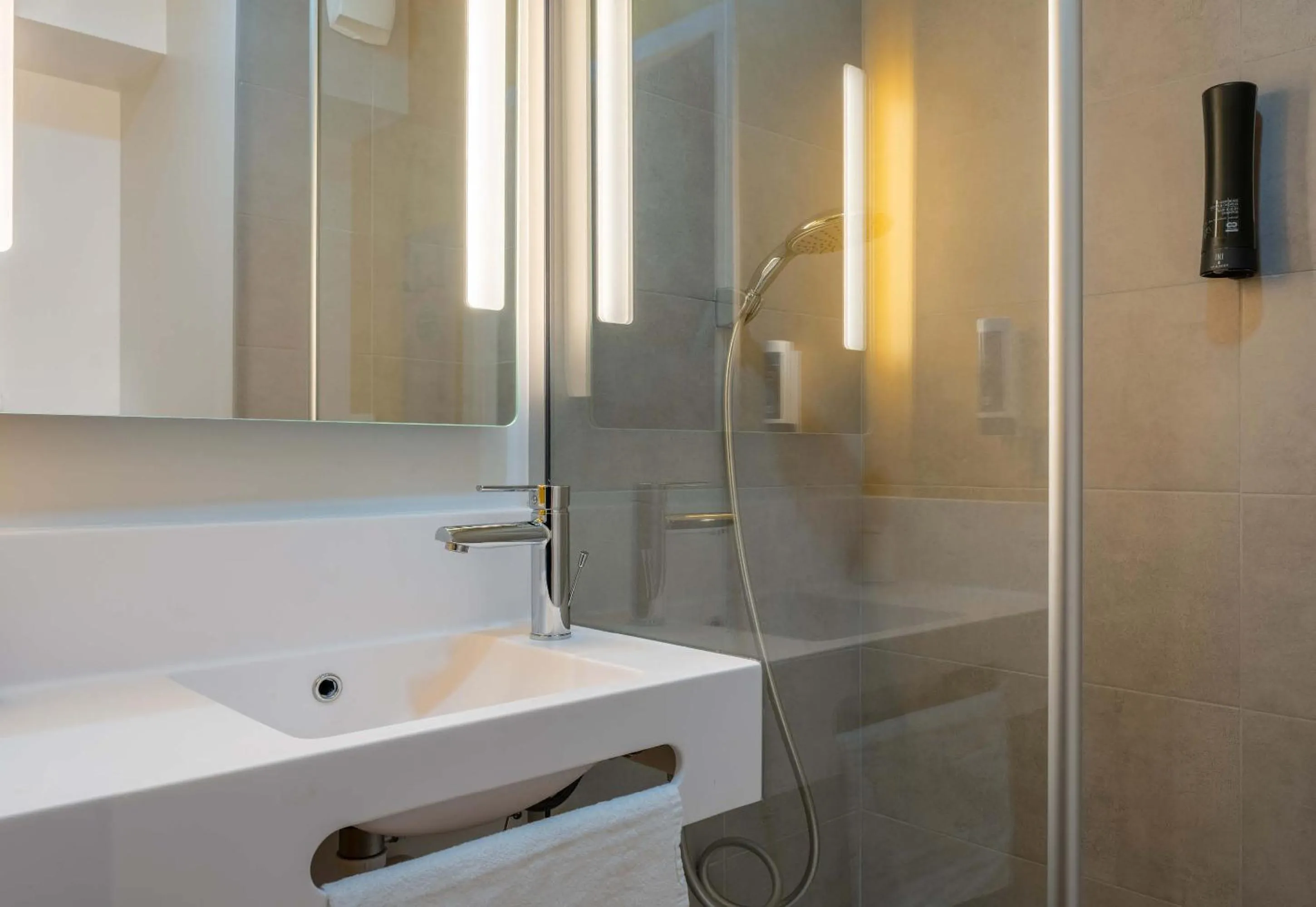 Bathroom in B&B HOTEL Annecy Cran-Gevrier