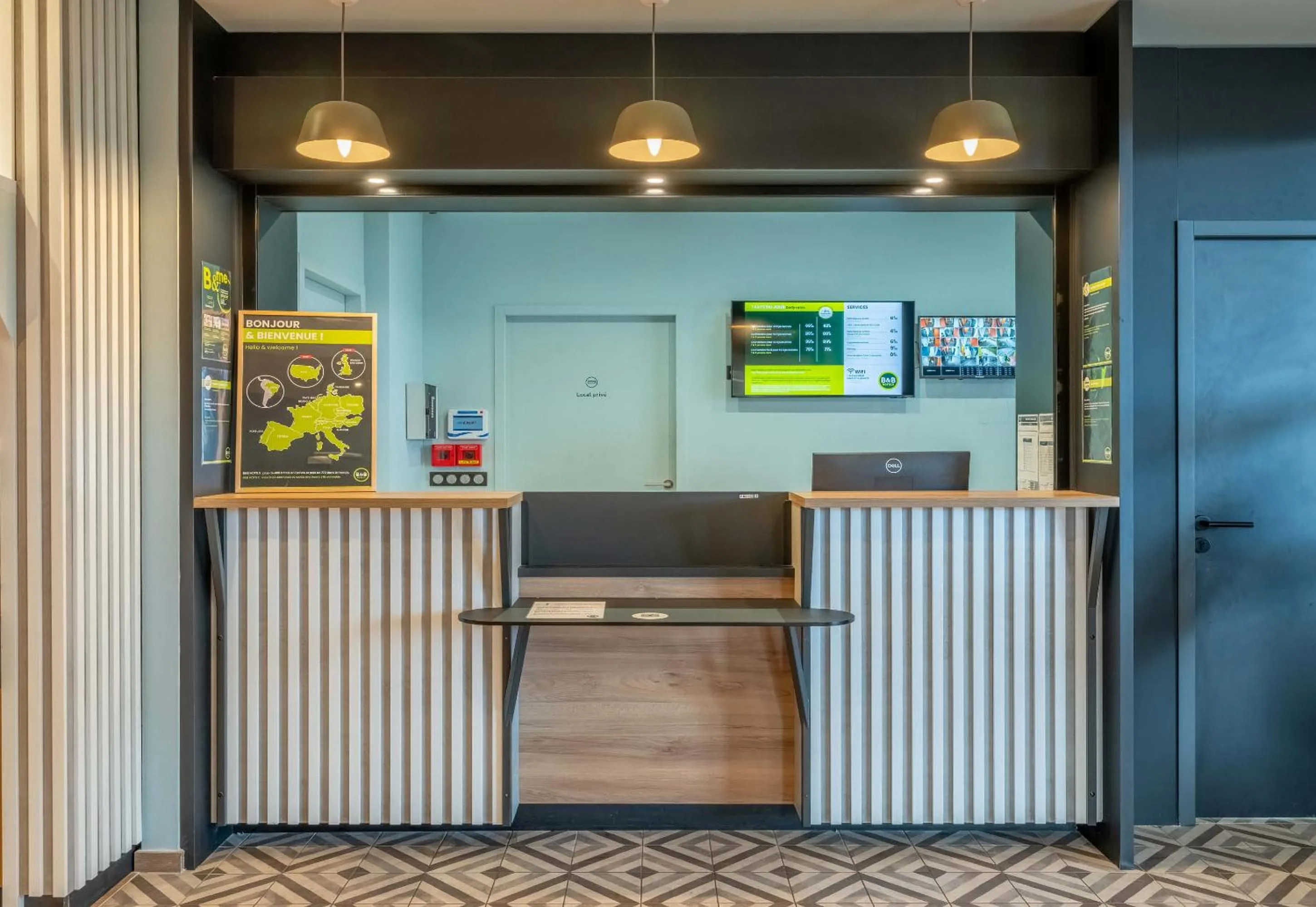 Lobby or reception in B&B HOTEL Annecy Cran-Gevrier