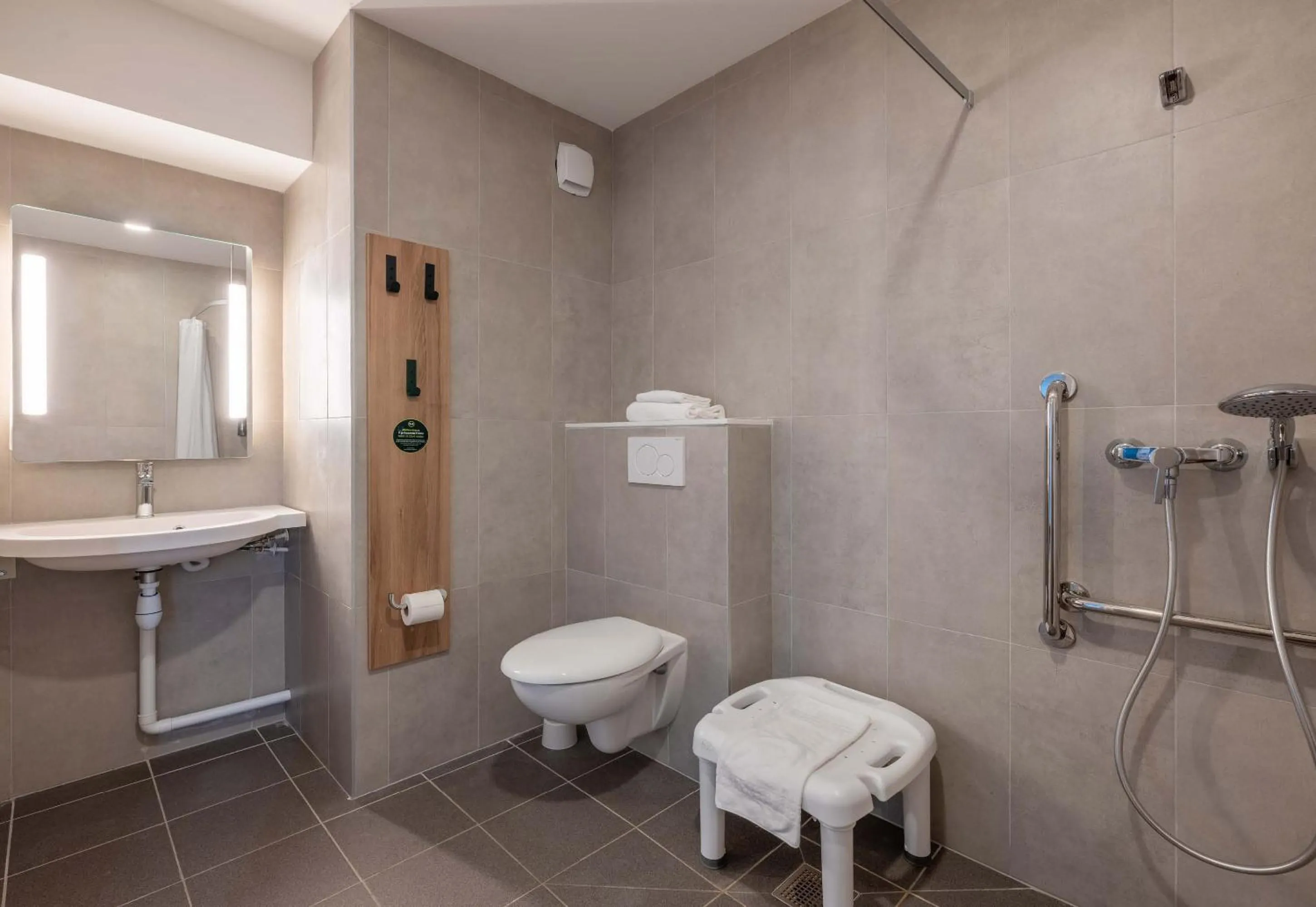 Bathroom in B&B HOTEL Annecy Cran-Gevrier