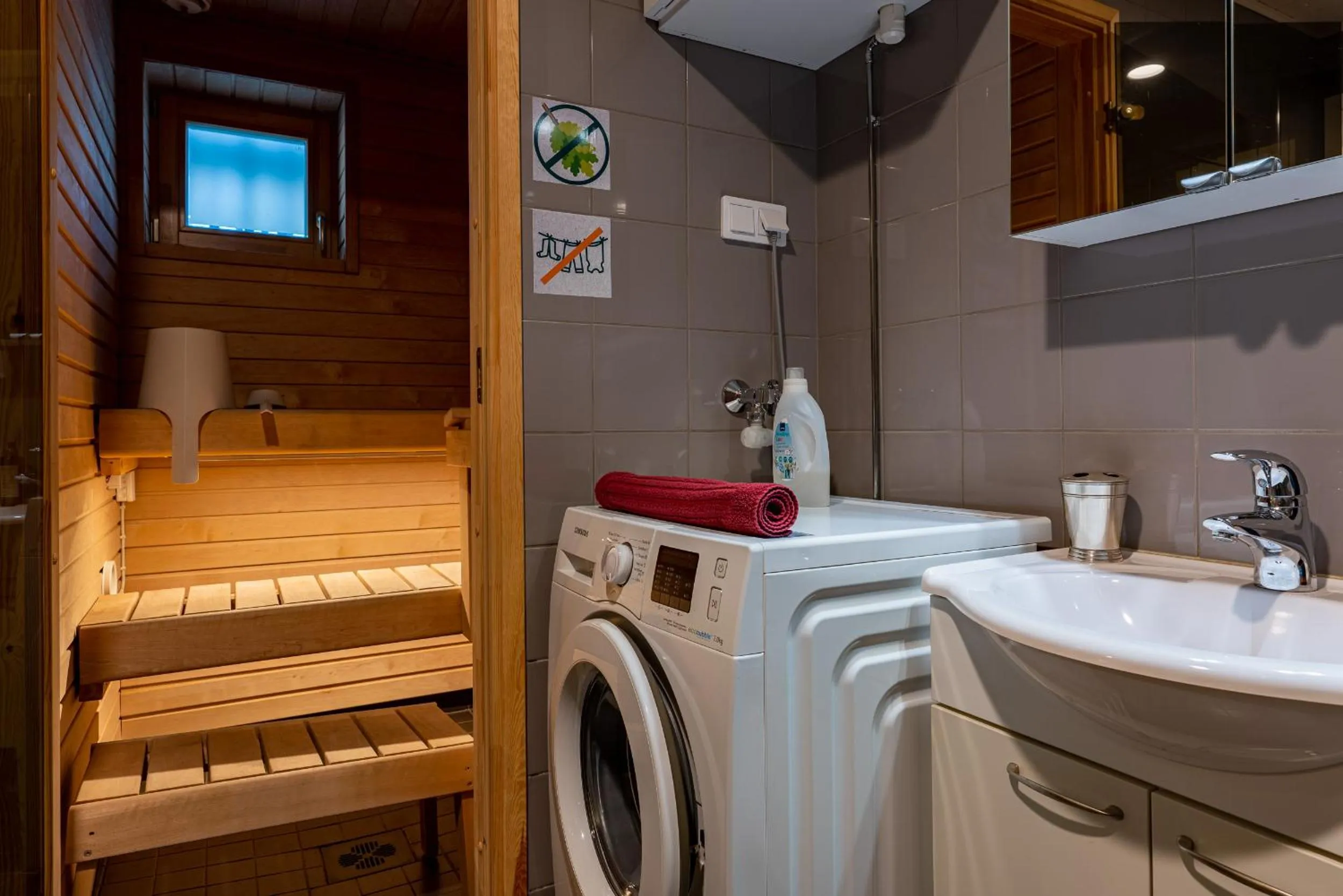 Shower in Saimaa Life Apartments