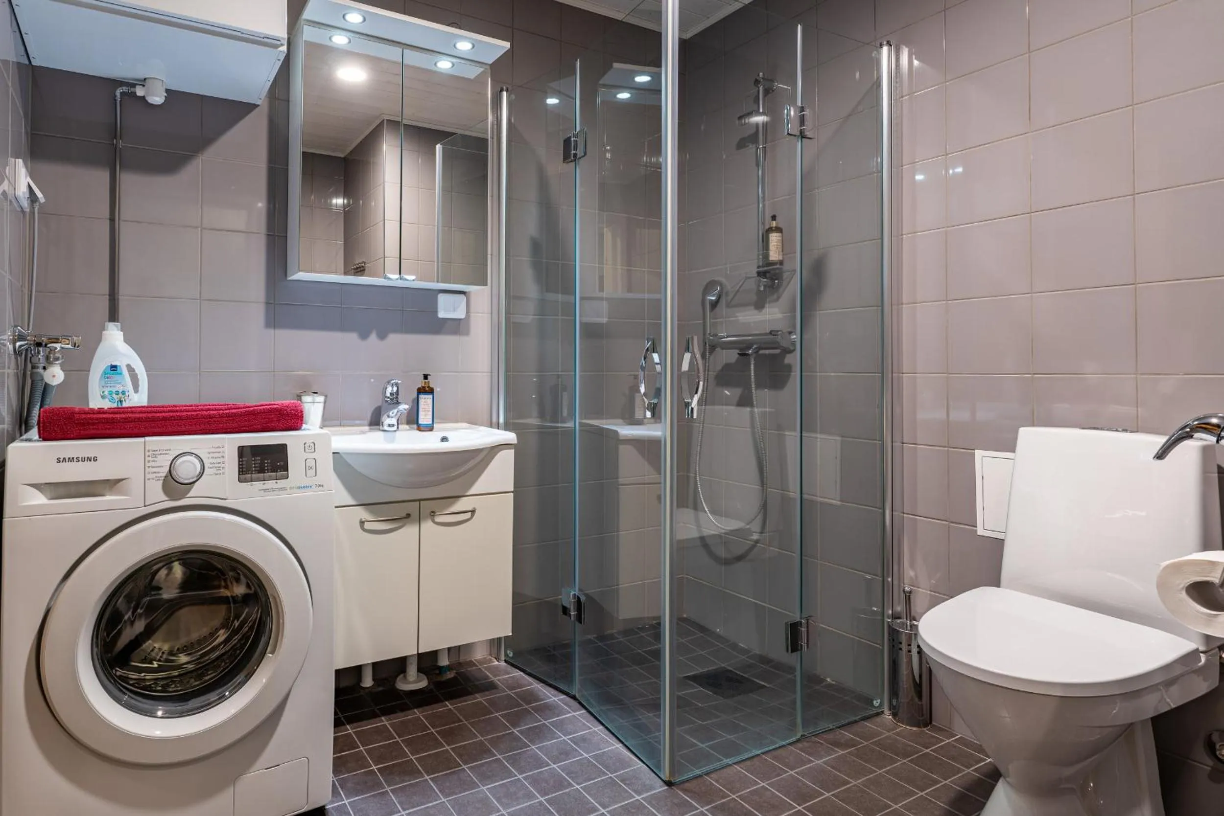 Shower in Saimaa Life Apartments