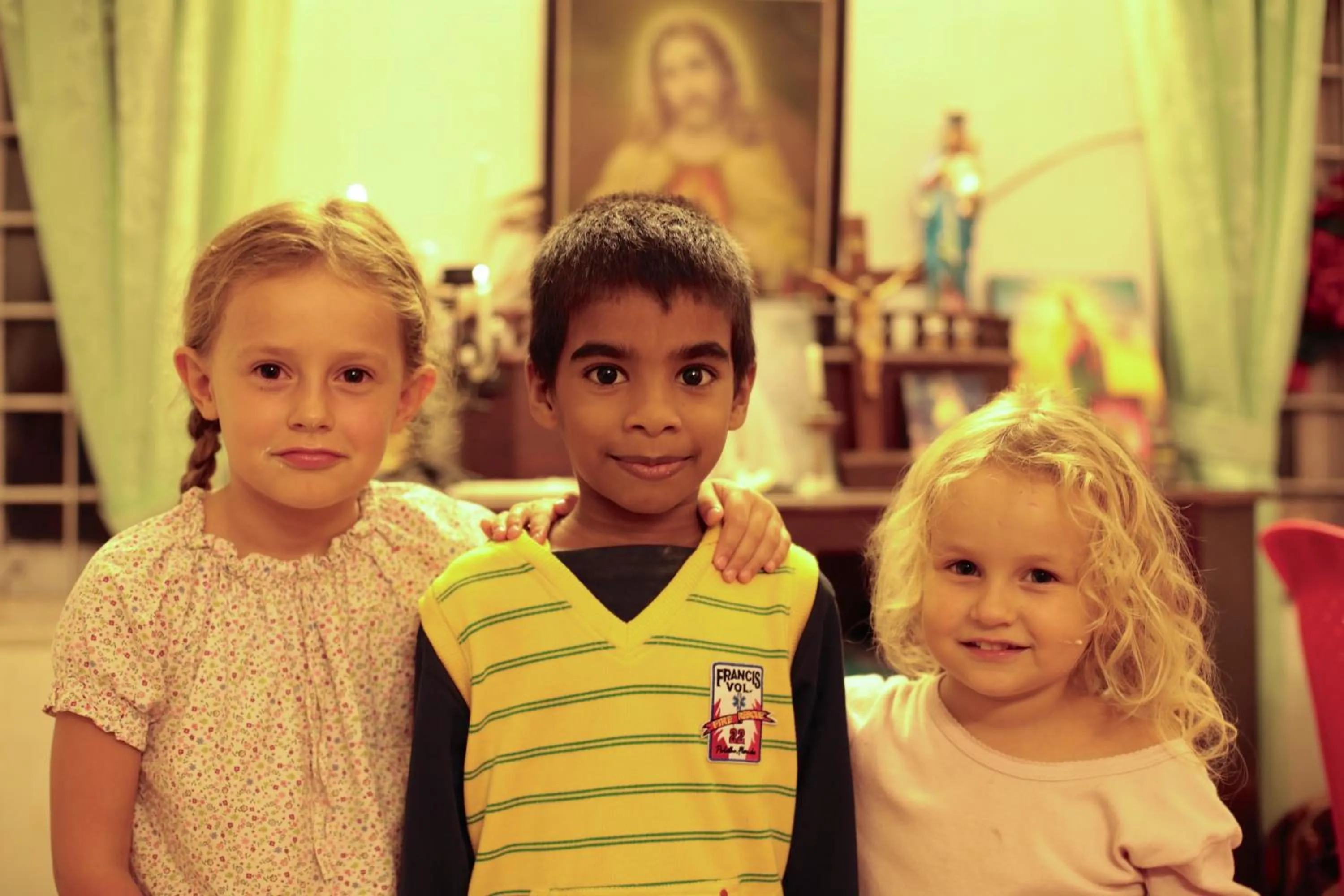 young children in Jojies Homestay Fortkochi