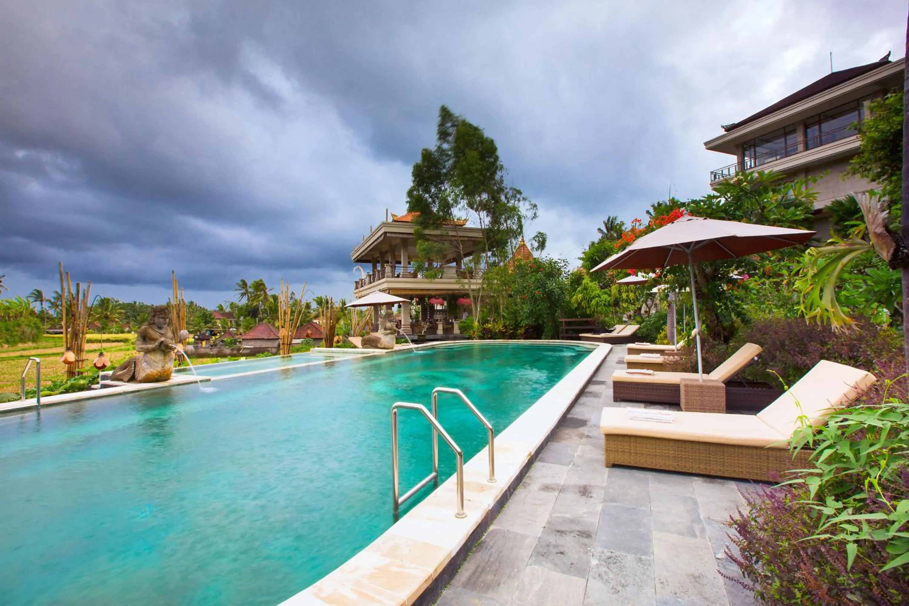 Swimming pool in Om Ham Retreat and Resort