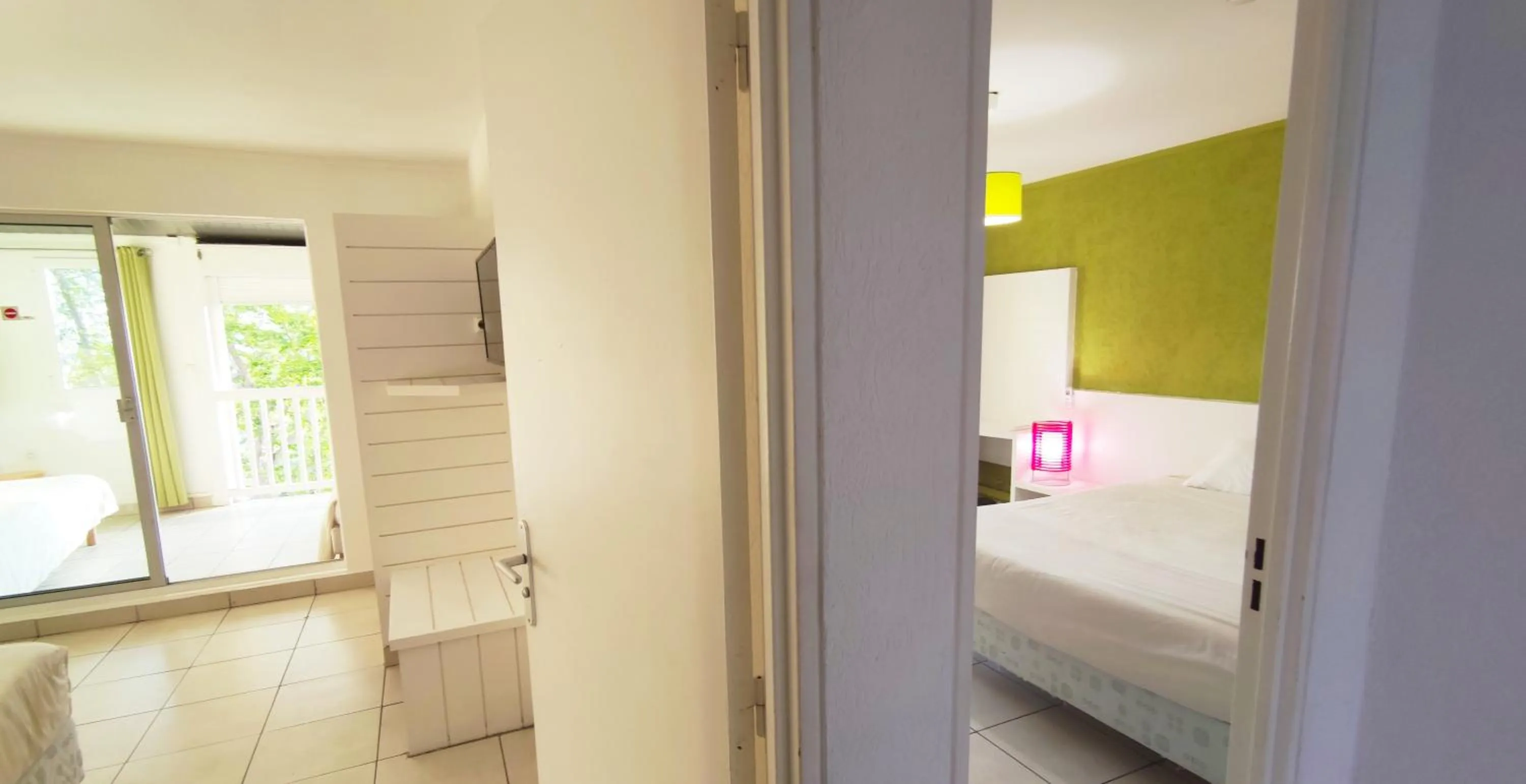 Photo of the whole room, Bed in Les Aigrettes