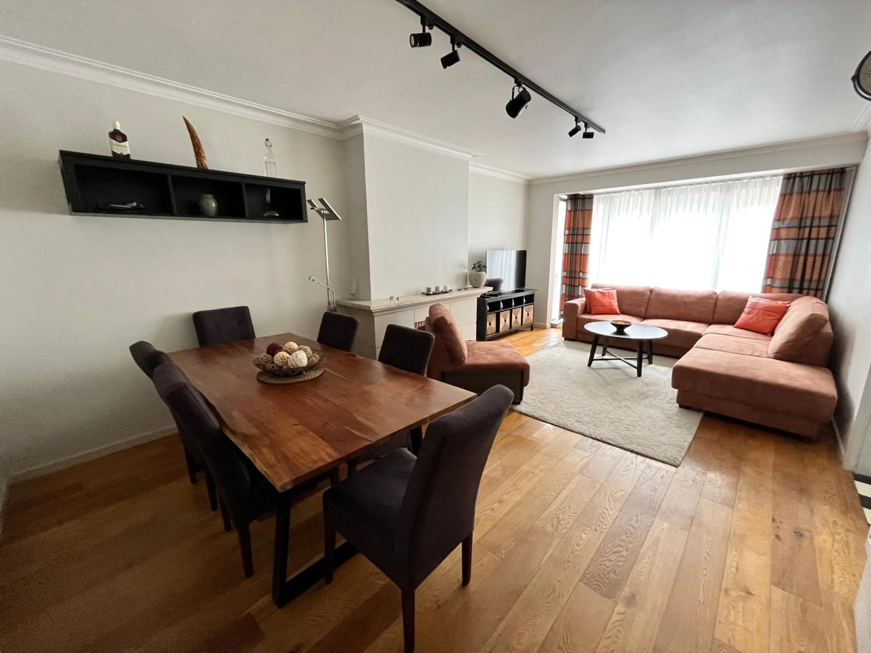 Spacious 2 Bedroom App in the Center with Balcony