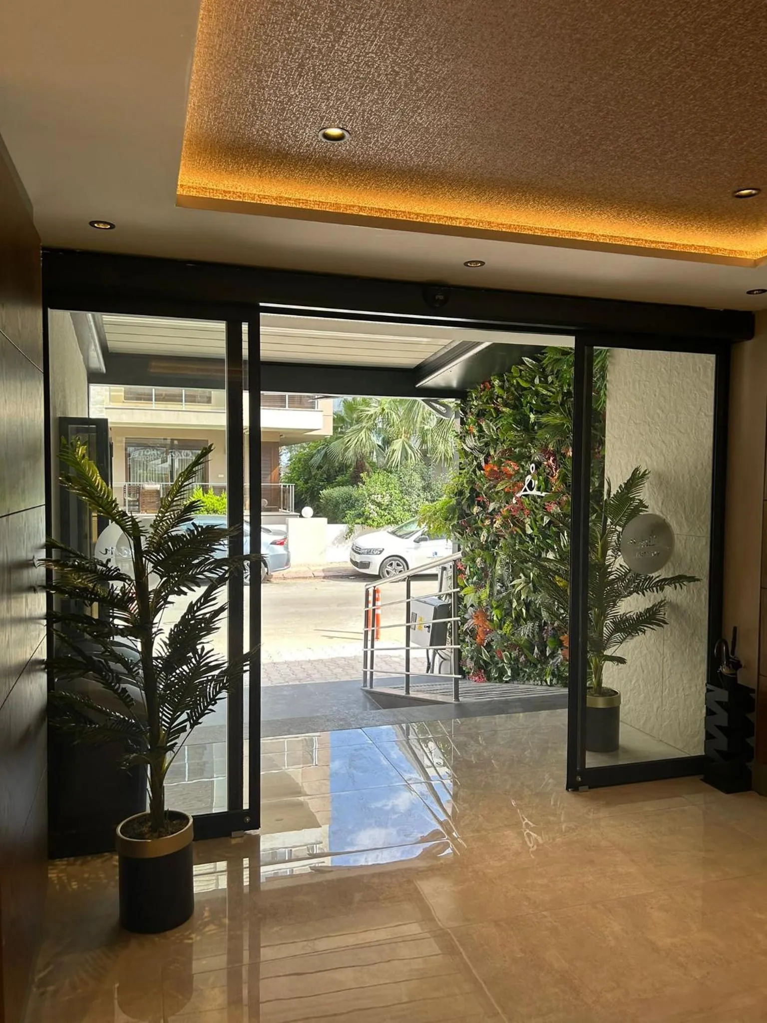 Facade/entrance in Sam Hotel