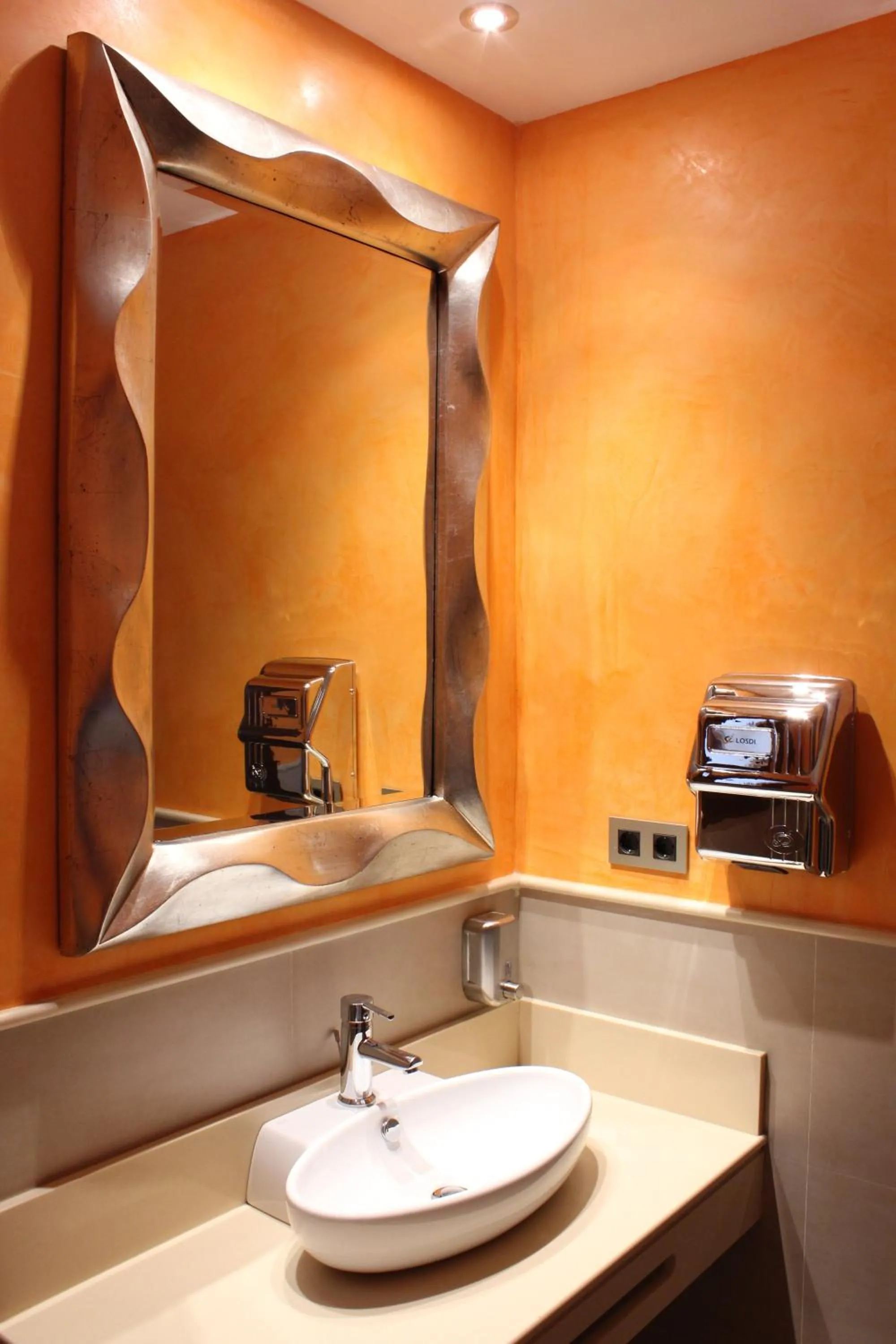 Bathroom in Hotel Venecia