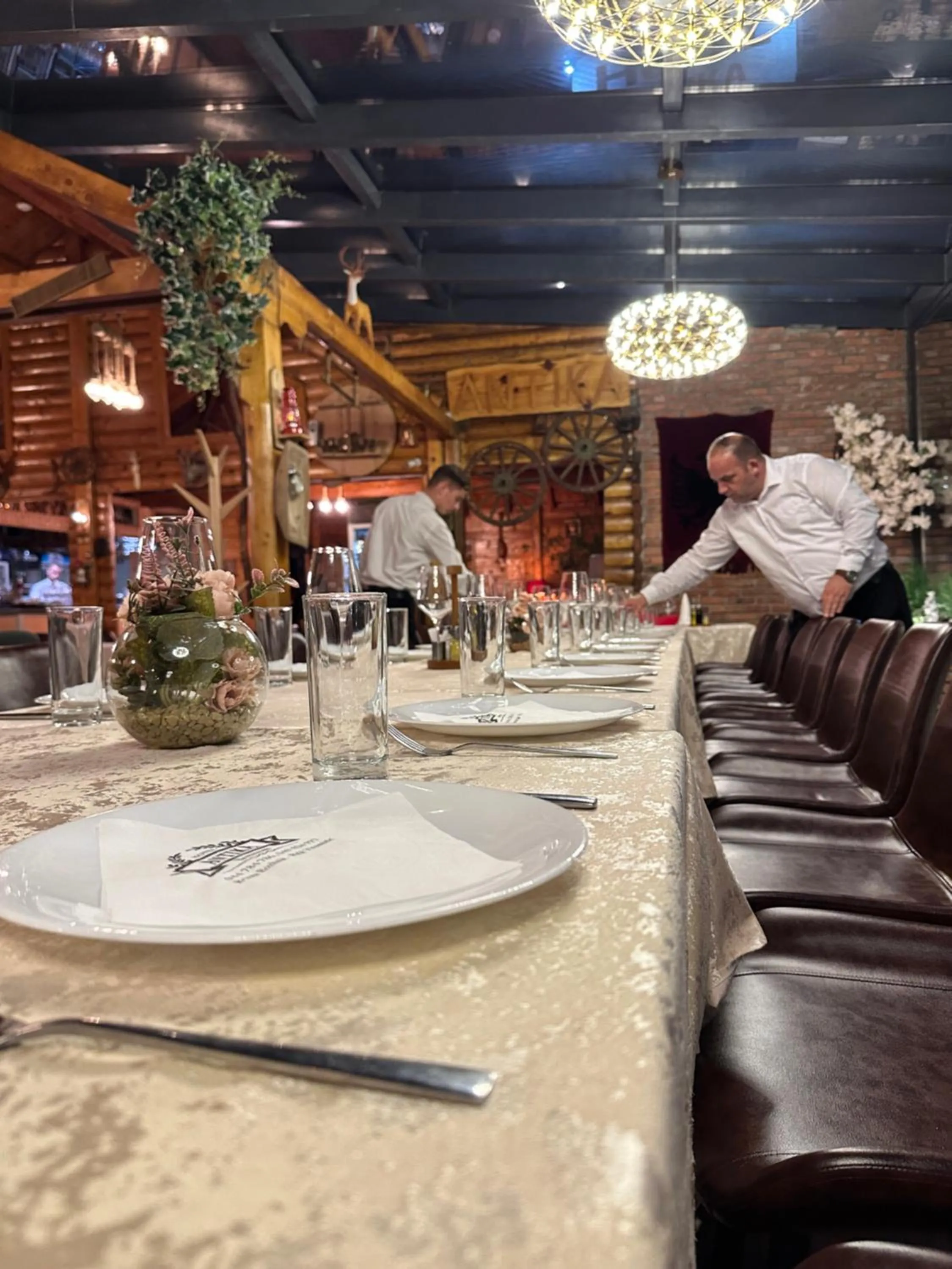 Restaurant/places to eat in Hotel Antika