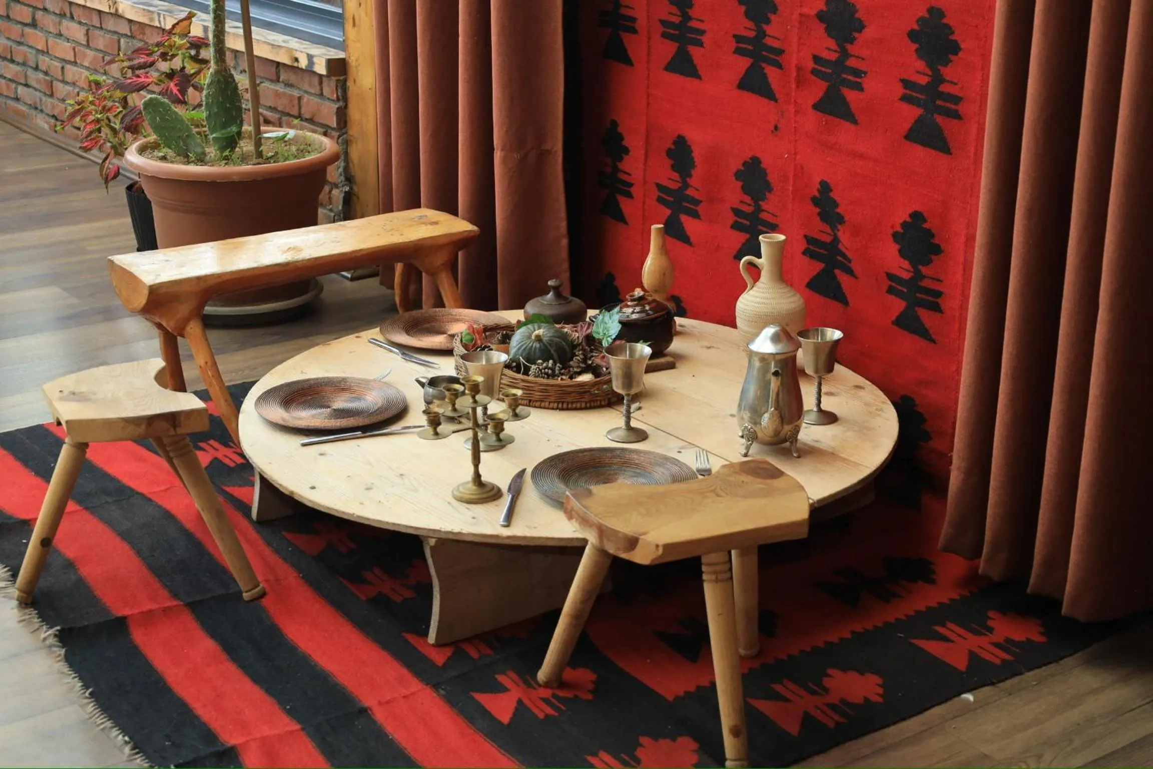 Restaurant/places to eat in Hotel Antika