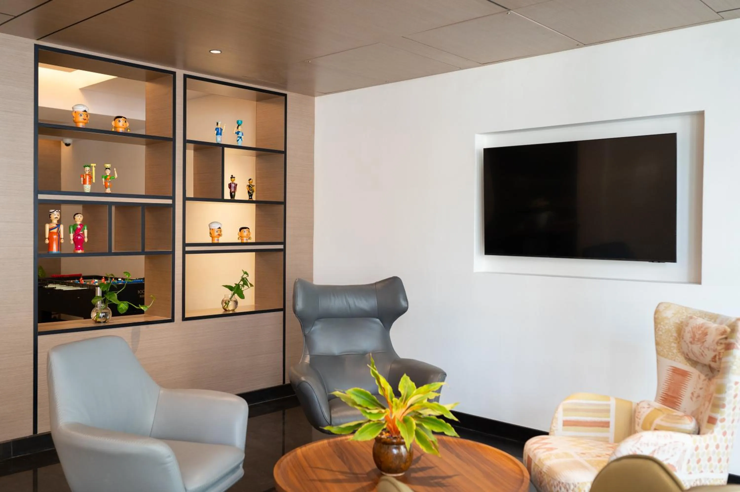 Communal lounge/ TV room in ZIBE Luxe Kakinada by GRT Hotels