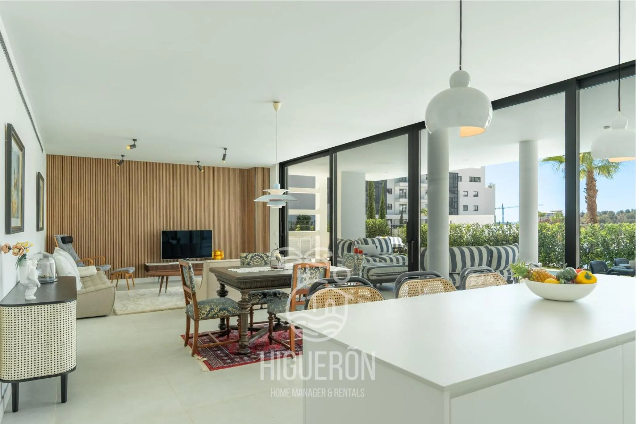 Communal lounge/ TV room in HigueronRentals Casa Leia