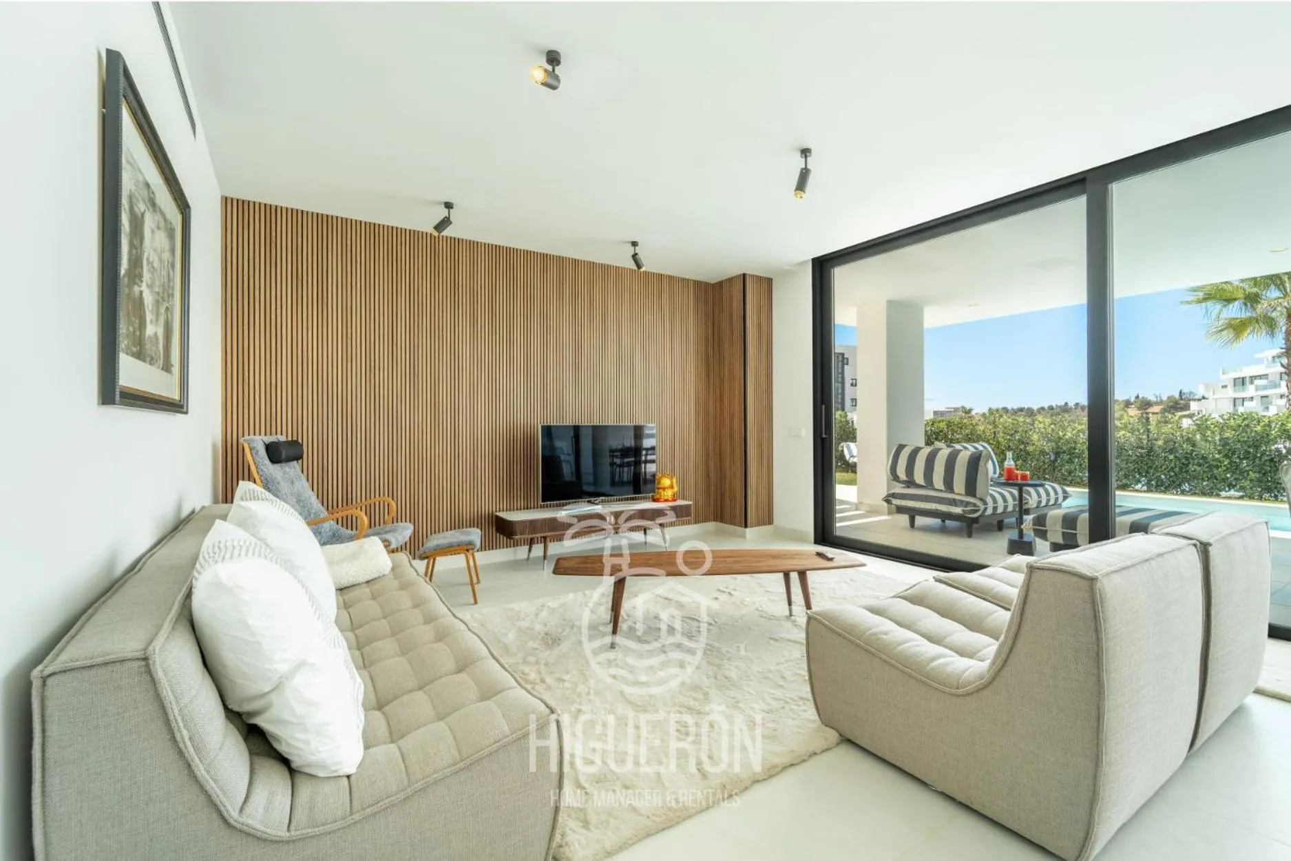 Communal lounge/ TV room in HigueronRentals Casa Leia