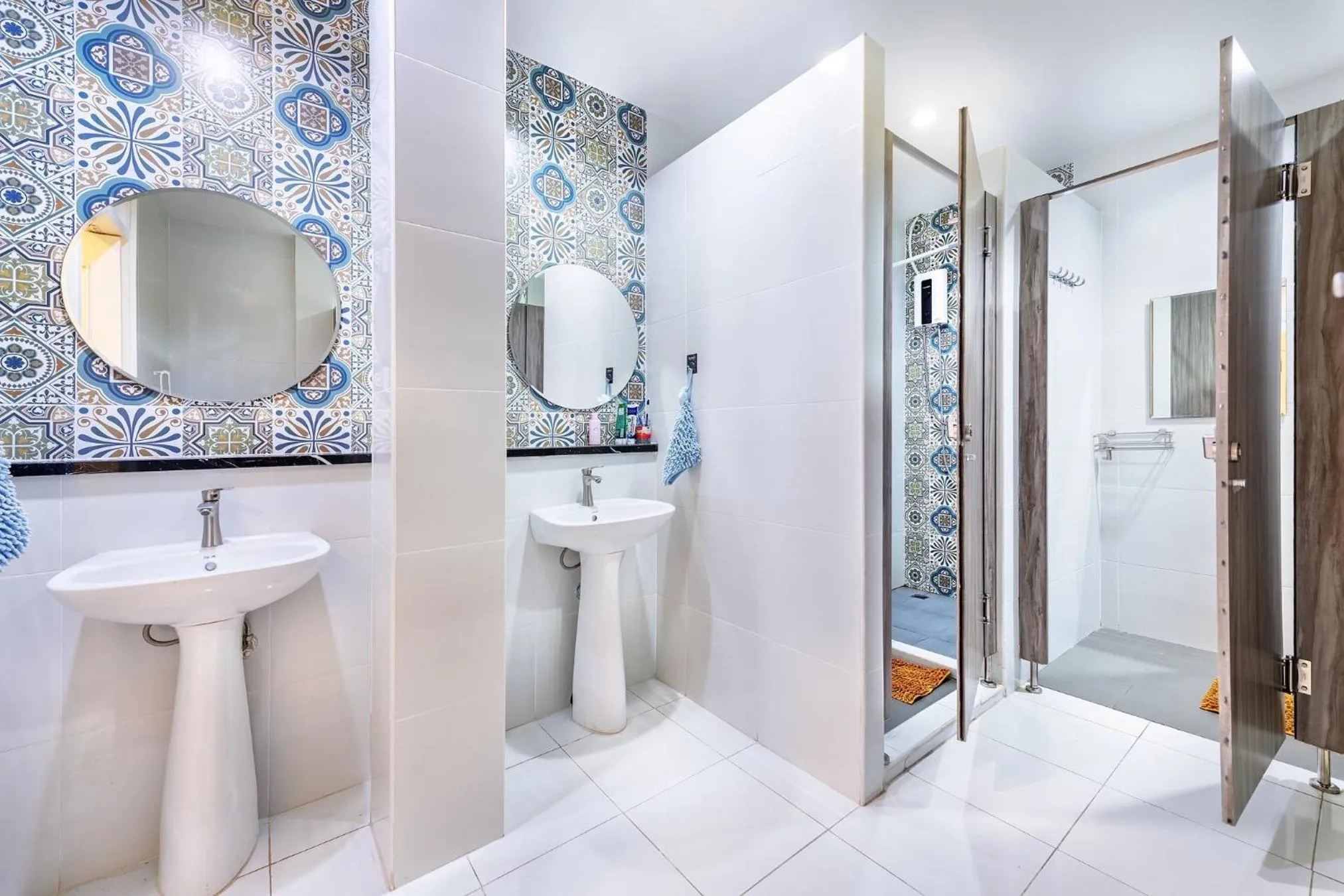 Shower in Visut House Hostel