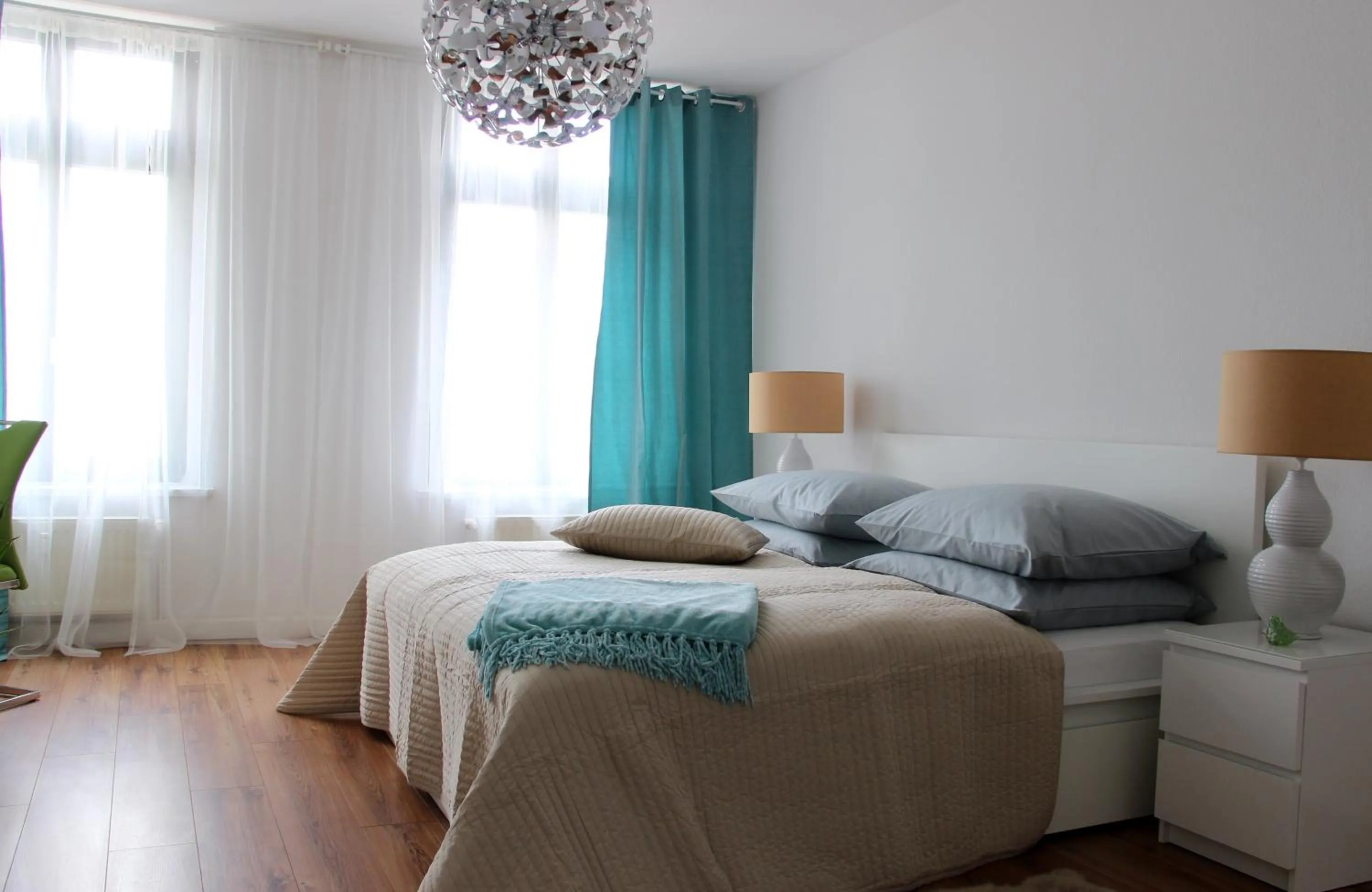 Bedroom, Bed in Leon Apartments