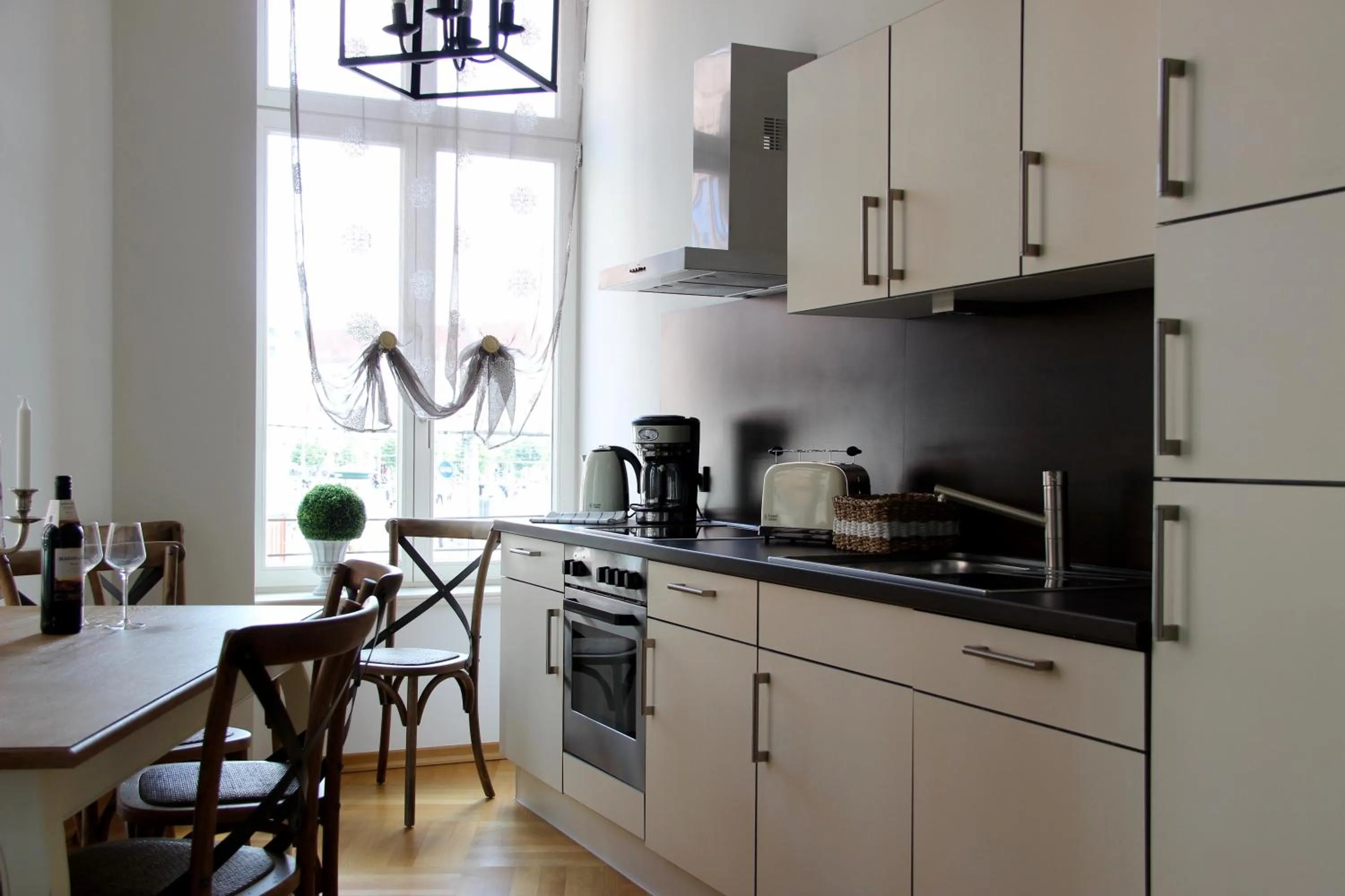 Kitchen or kitchenette in Leon Apartments