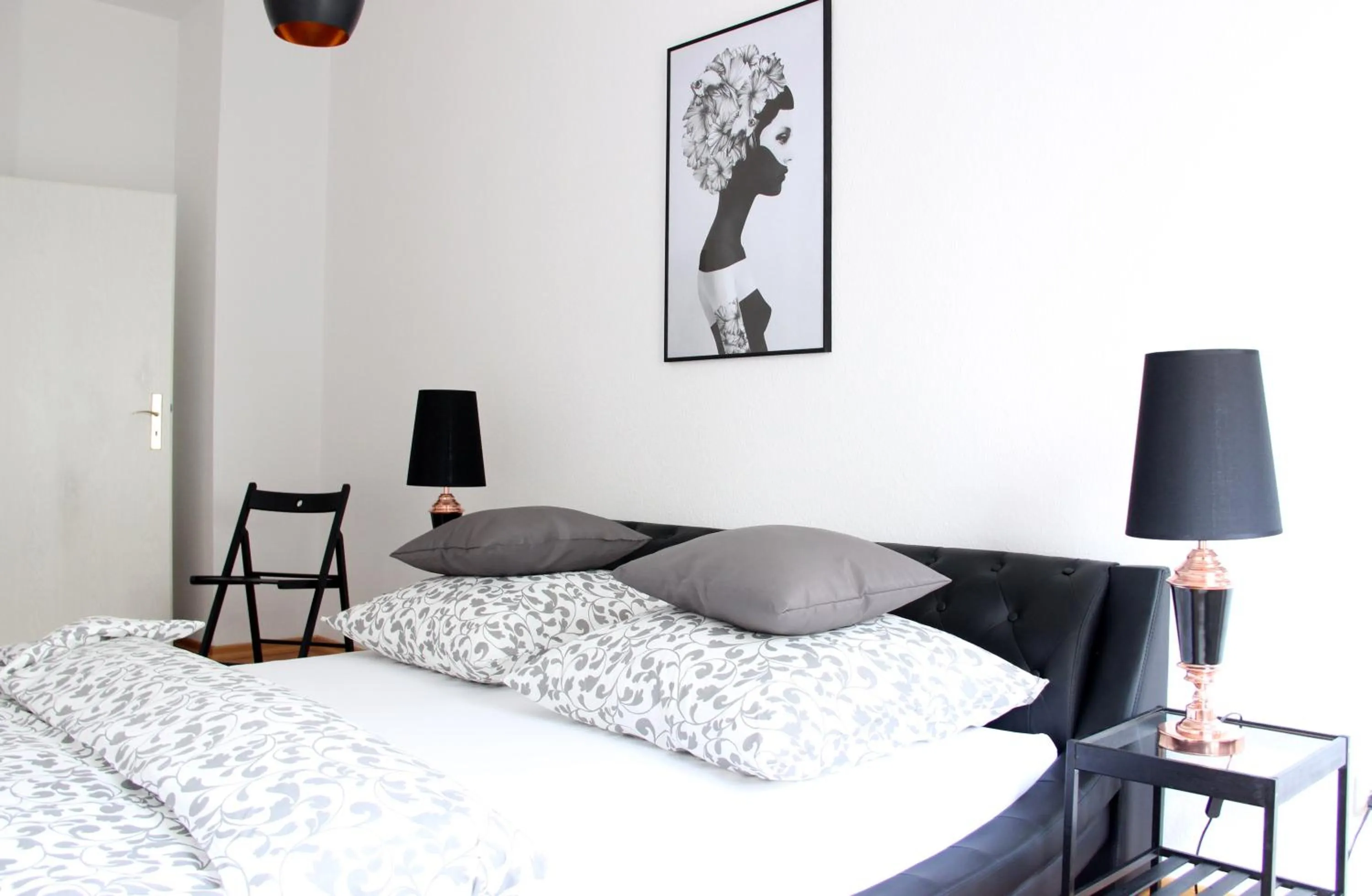 Bedroom, Bed in Leon Apartments