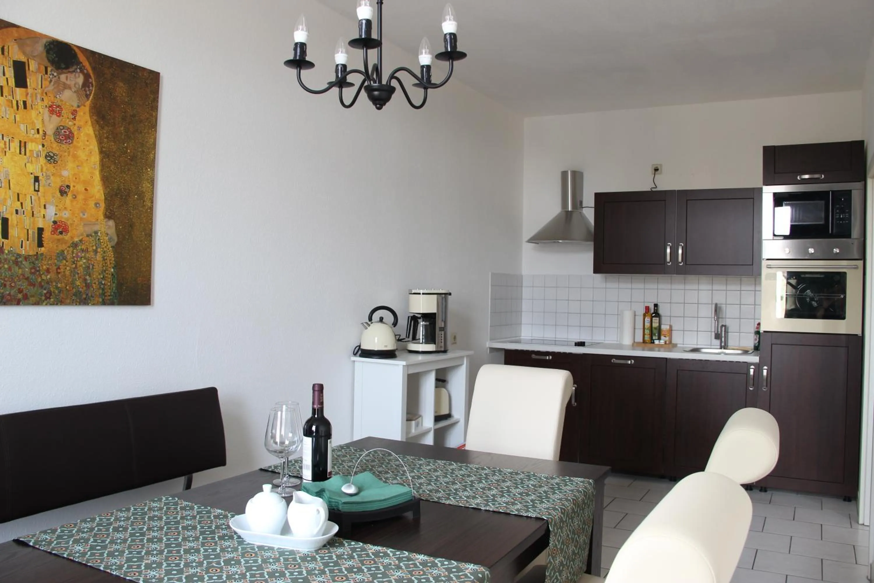 Kitchen or kitchenette in Leon Apartments