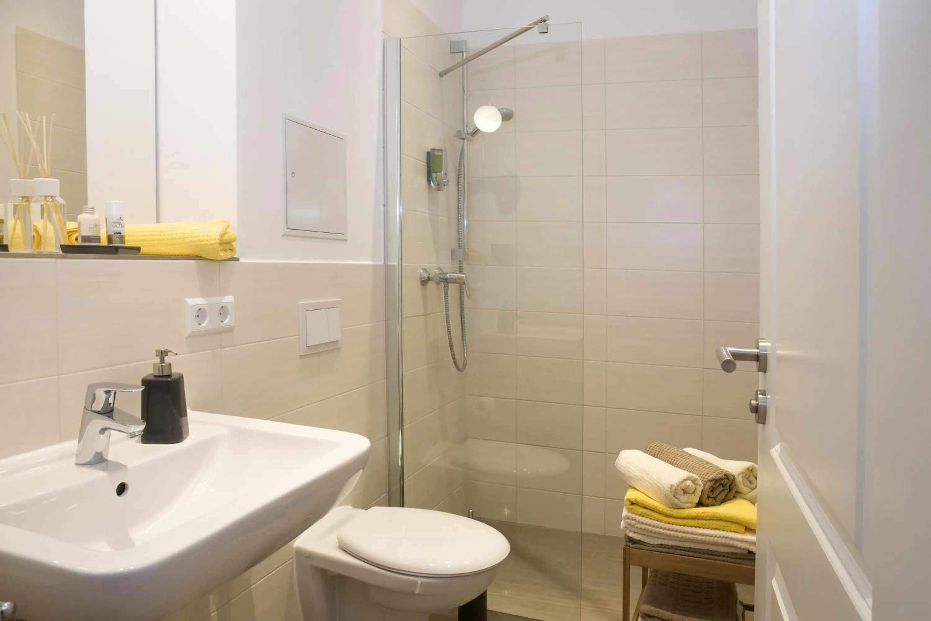 Bathroom in Leon Apartments