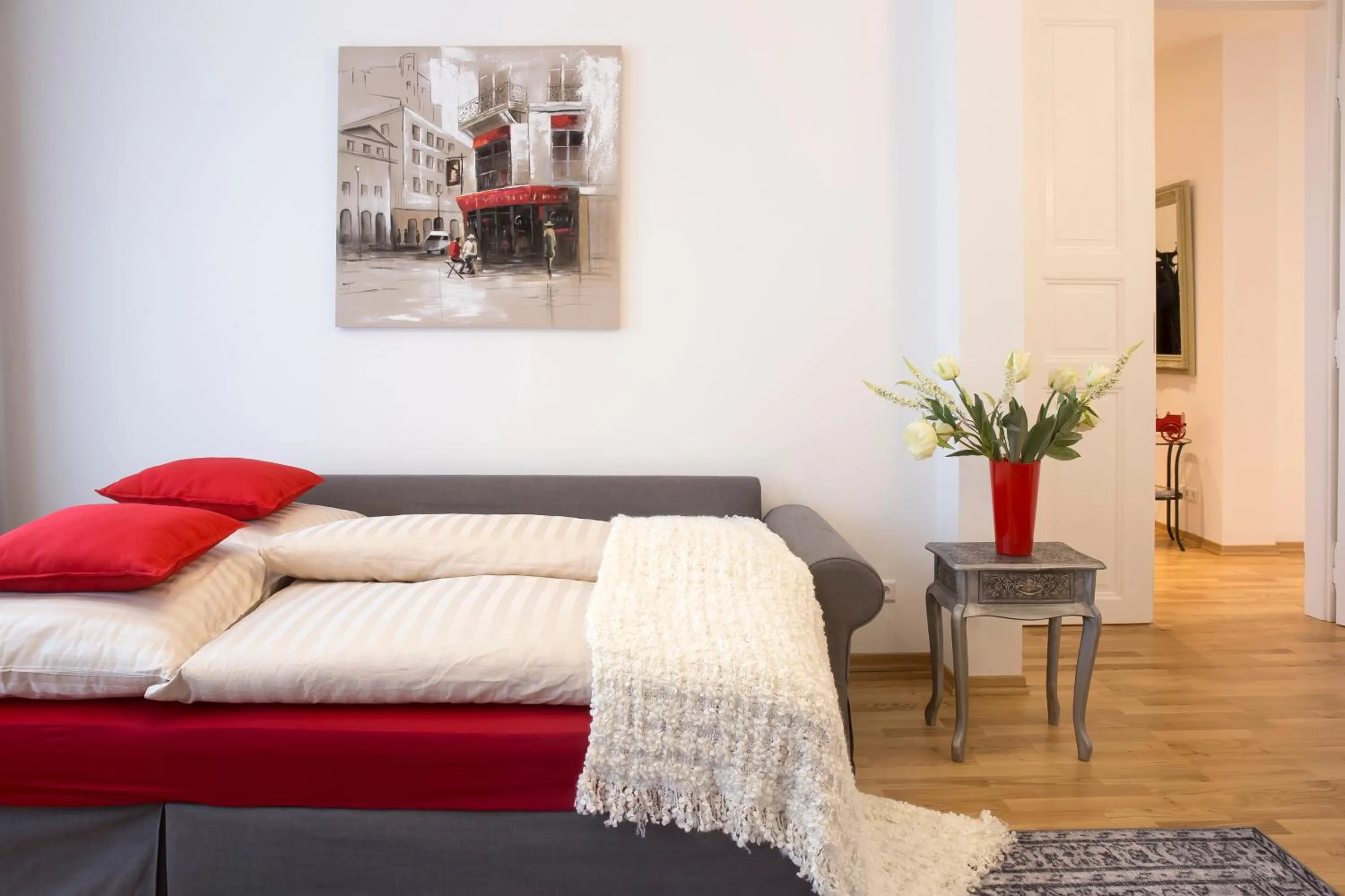 Living room, Bed in Leon Apartments