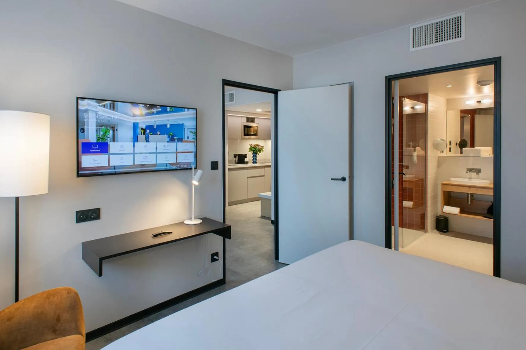 Photo of the whole room, Bed in Sevenline Purpan Toulouse