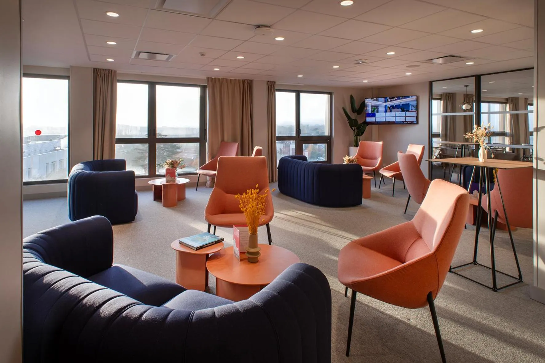 Communal lounge/ TV room in Sevenline Purpan Toulouse