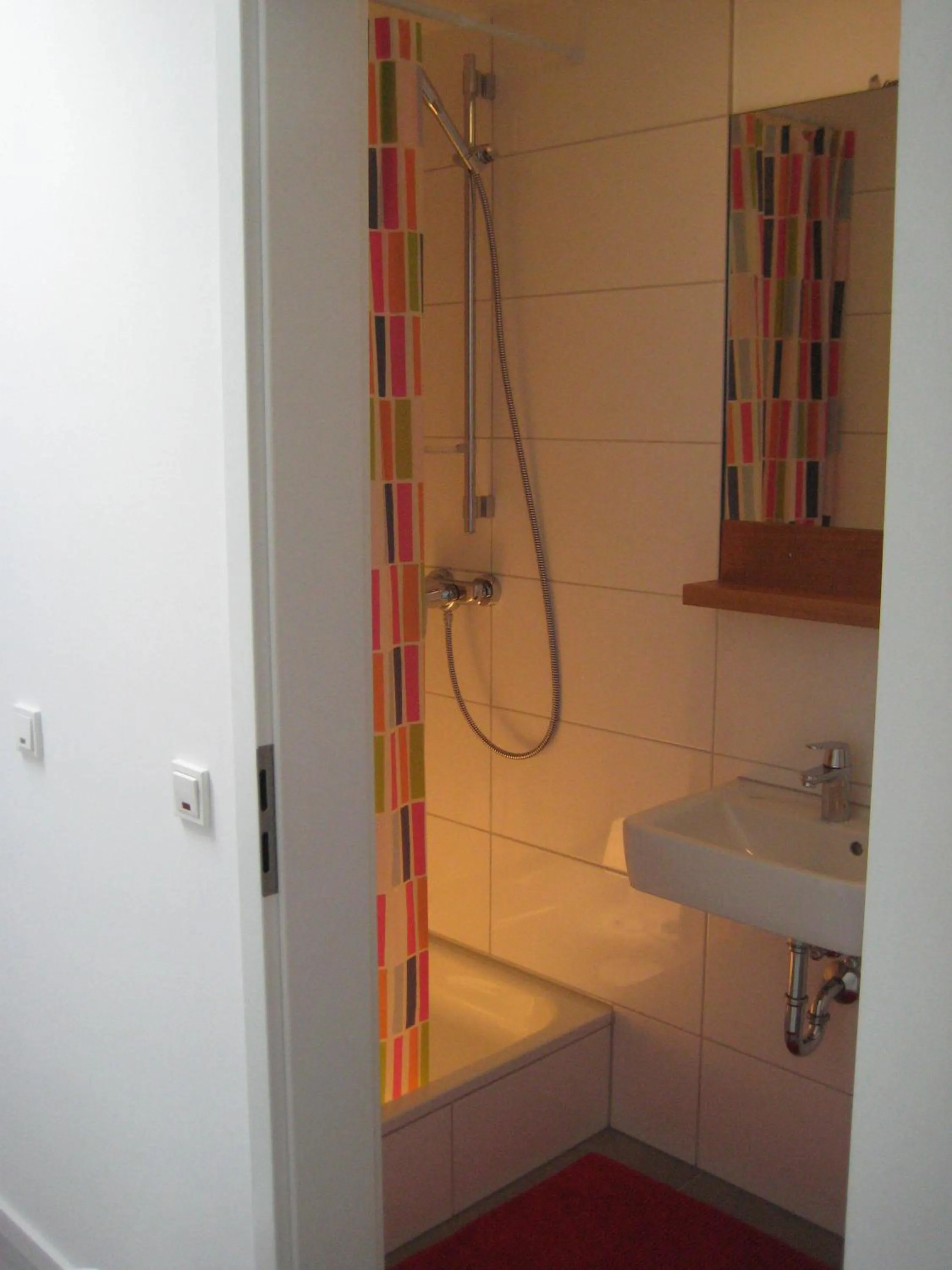 Shower in Jordanshof Rot