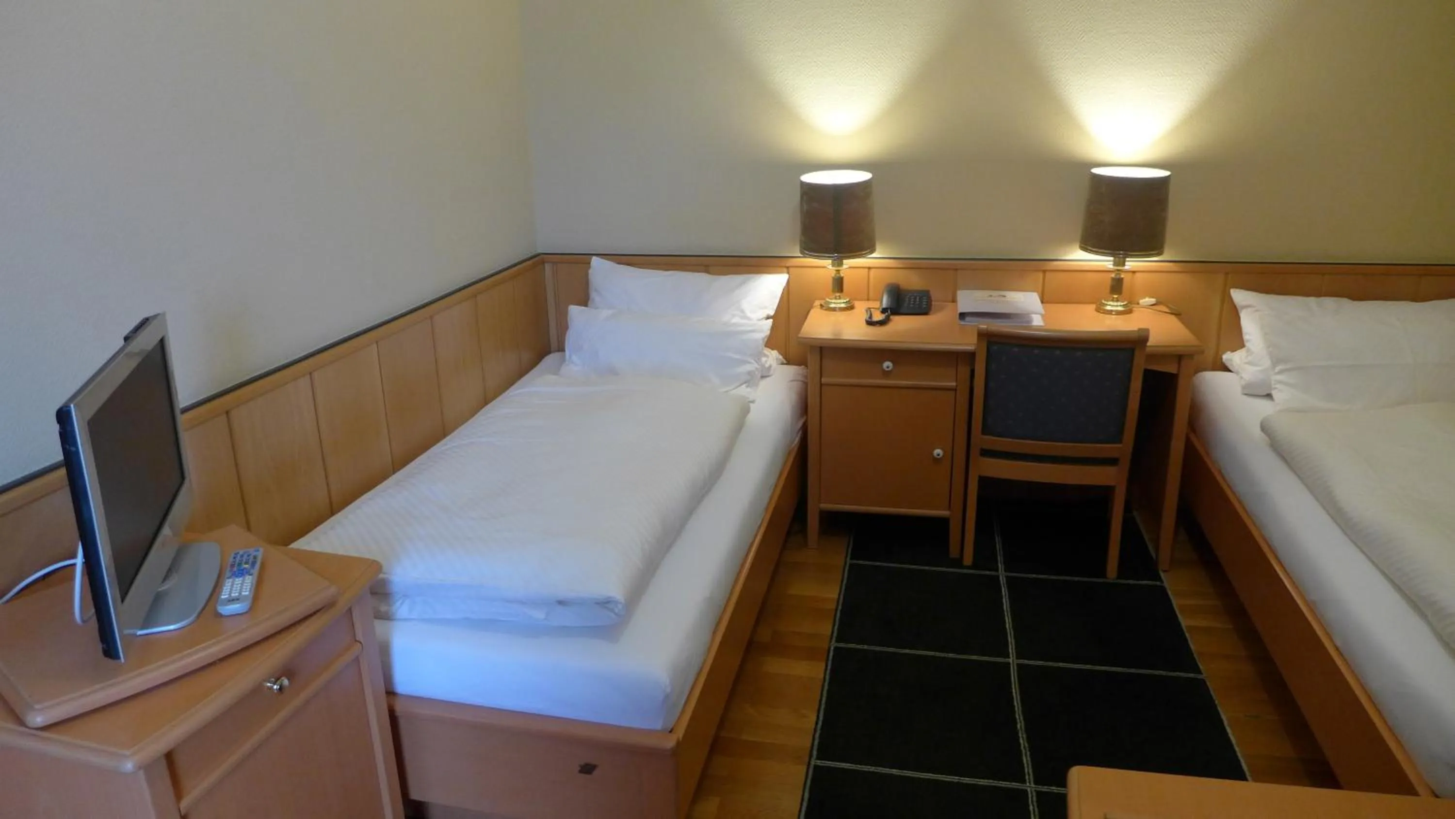 Bed in Central-Hotel Greiveldinger