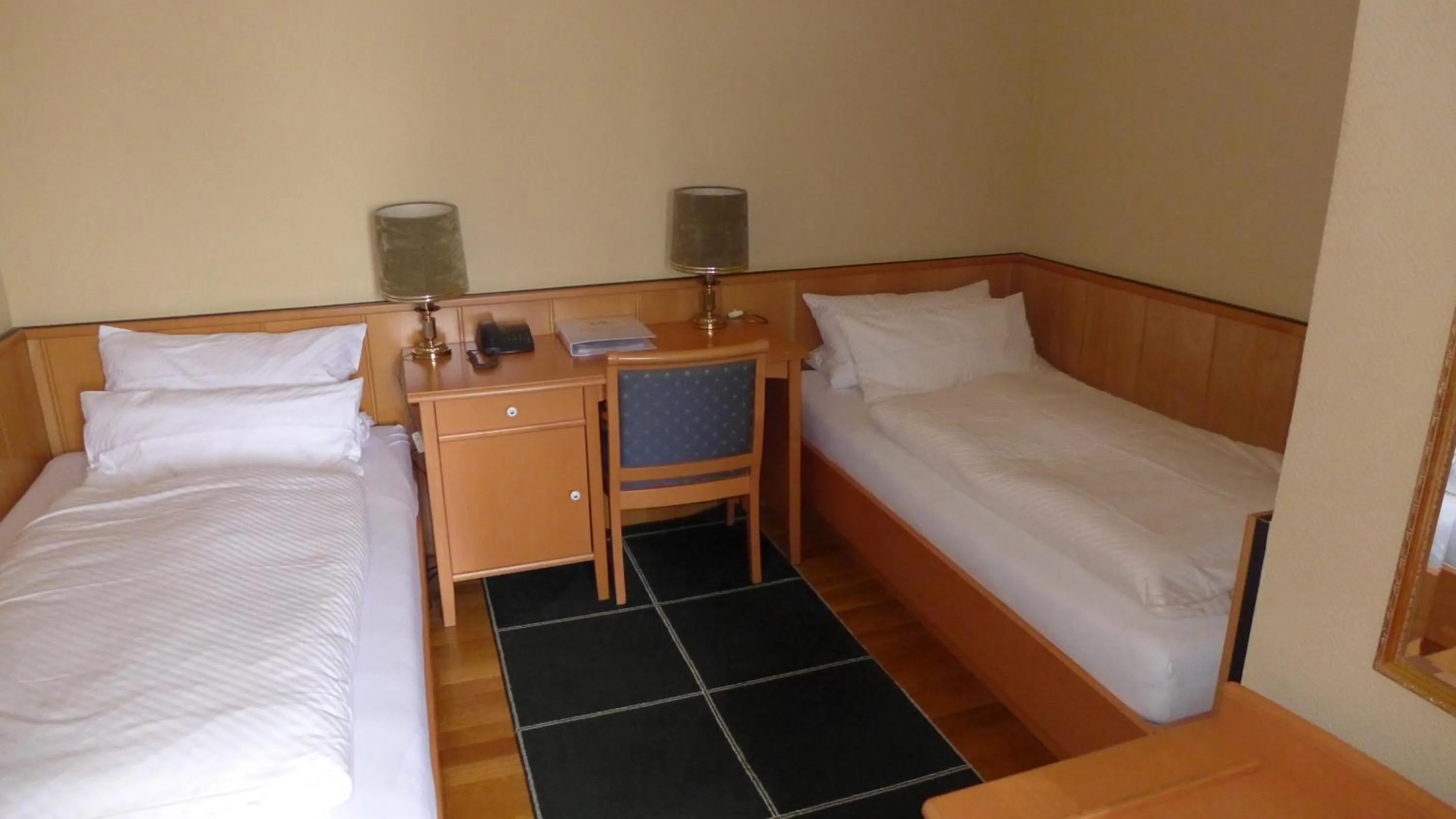 Bed in Central-Hotel Greiveldinger