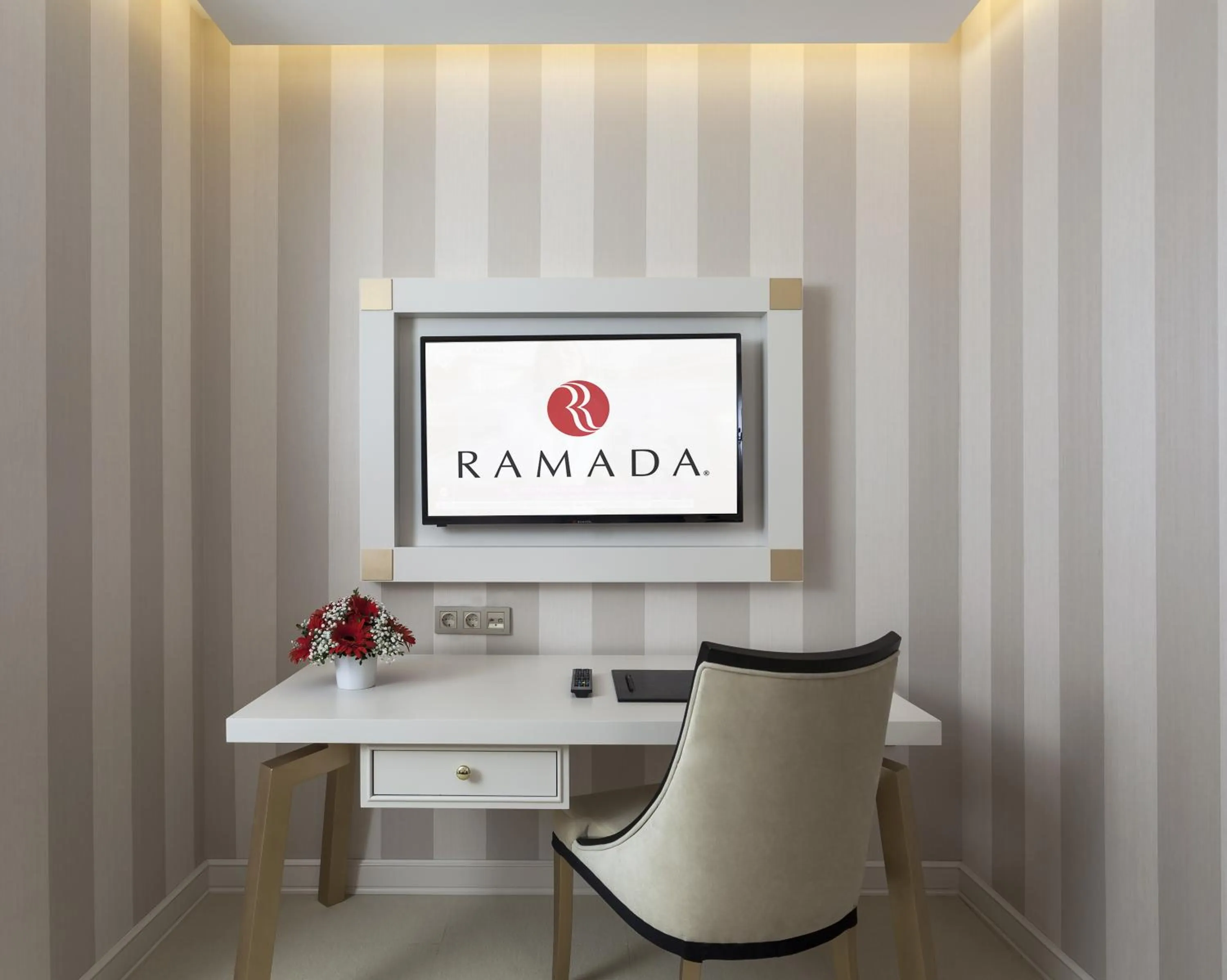TV and multimedia in Ramada Hotel & Suites Sisli