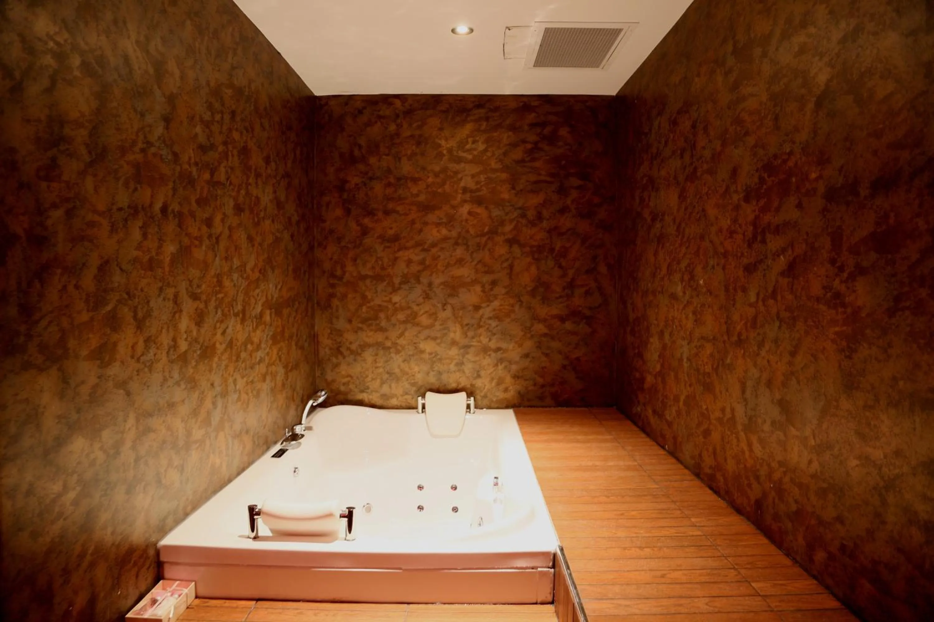 Spa and wellness centre/facilities, Bed in Ramada Hotel & Suites Sisli