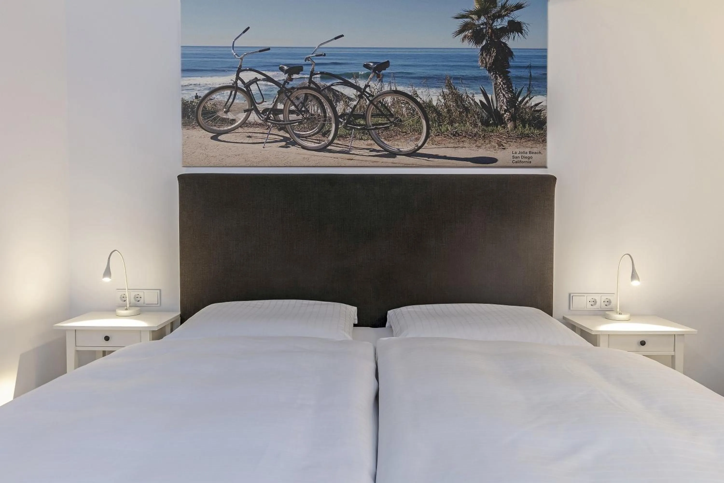 Bed in Beach Hotel California