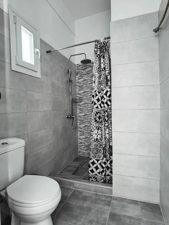 Shower in Euphoria ComplexB