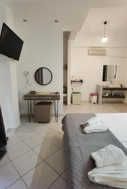 Bedroom, Bed in Euphoria ComplexB