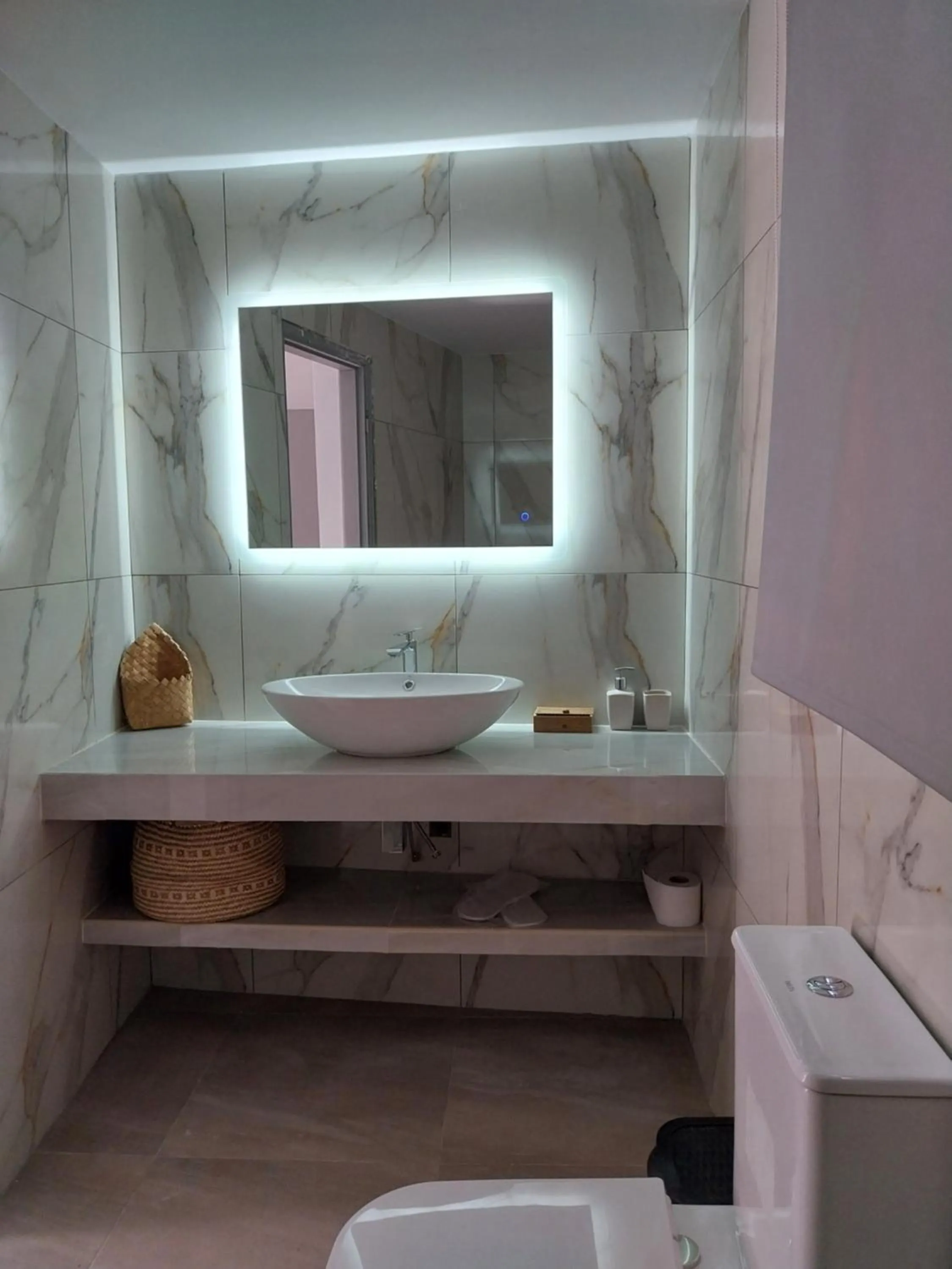 Bathroom, Bed in Euphoria ComplexB