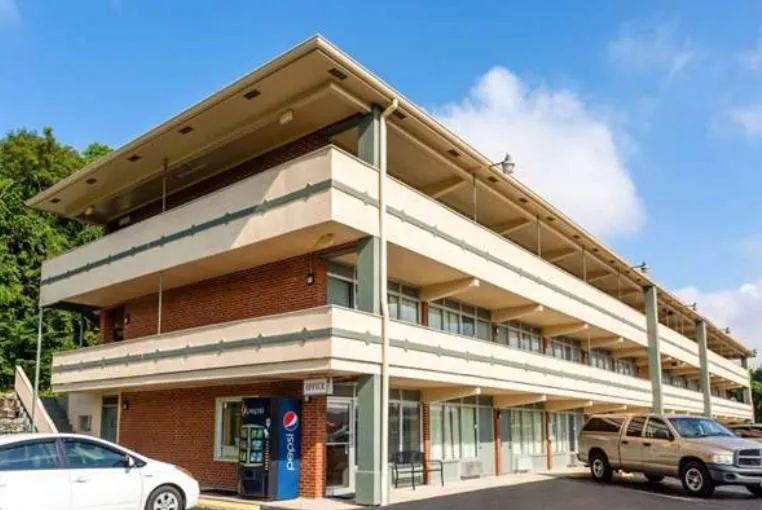 Property building in FairBridge Inn Express Mount Vernon Renfro Valley