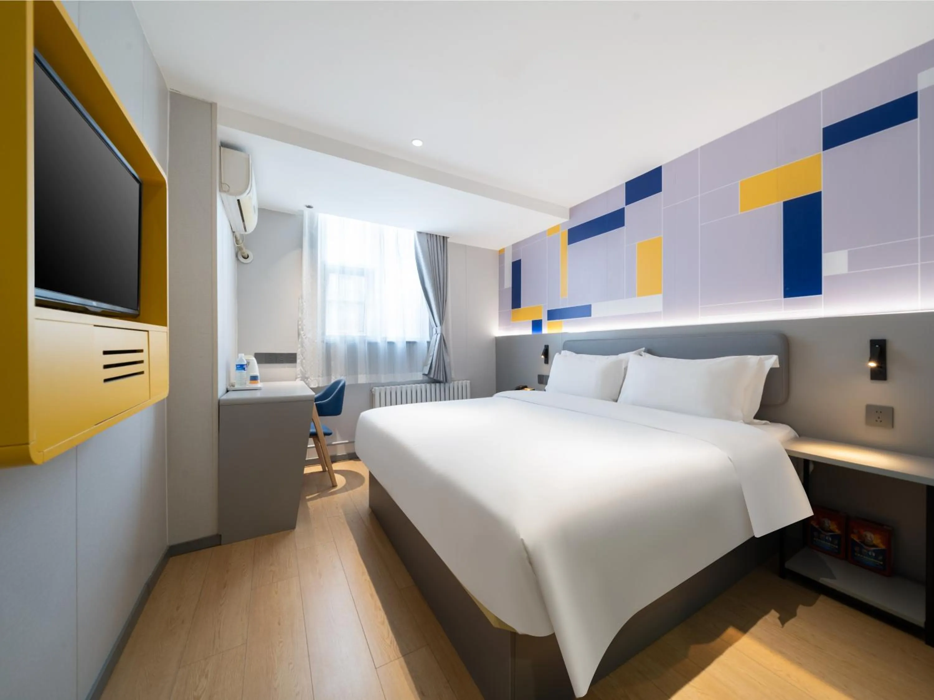 Photo of the whole room, Bed in 7Days Inn Railway Station Xi'an Wulukou Subway Station