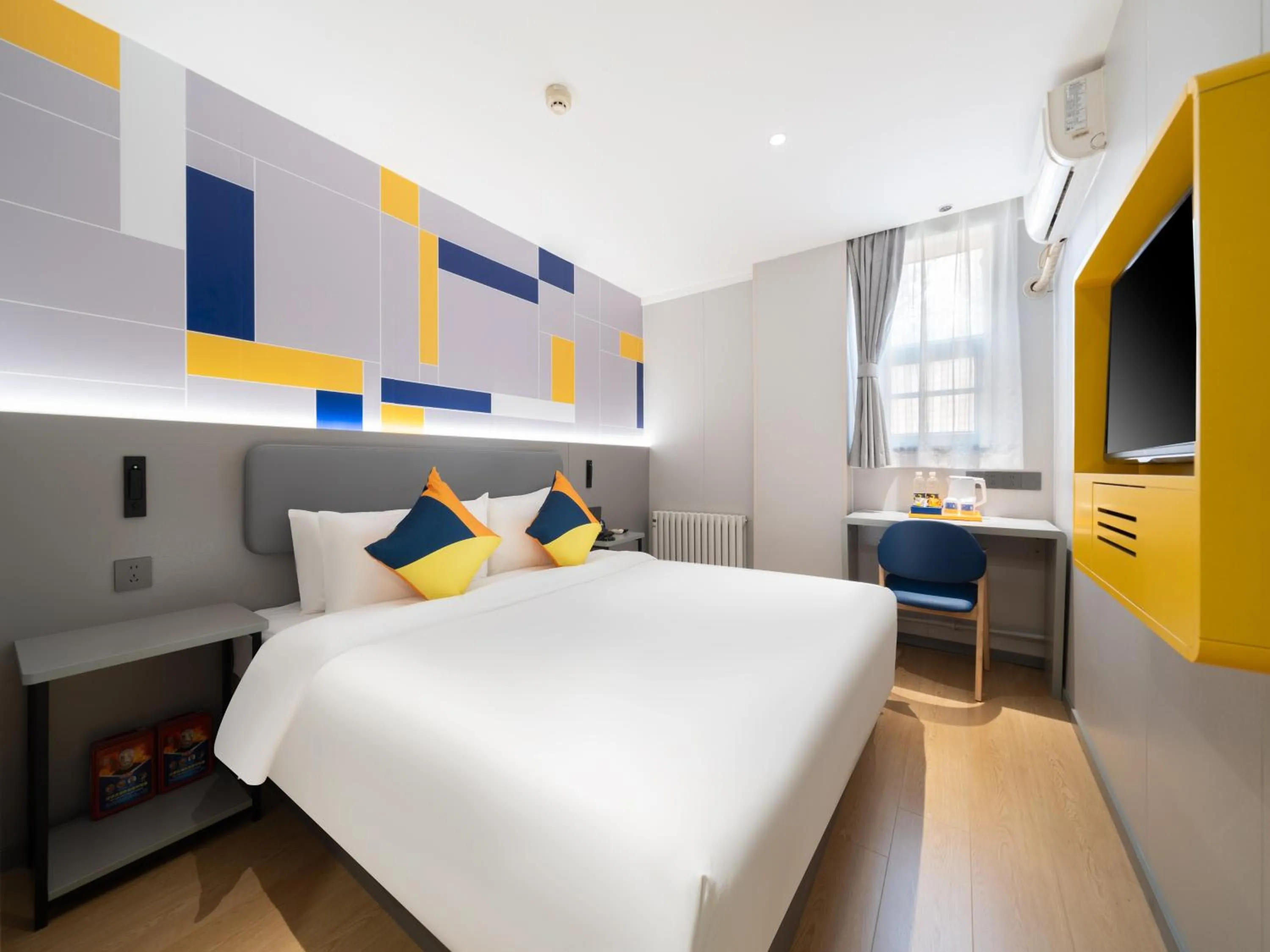 Bed in 7Days Inn Railway Station Xi'an Wulukou Subway Station