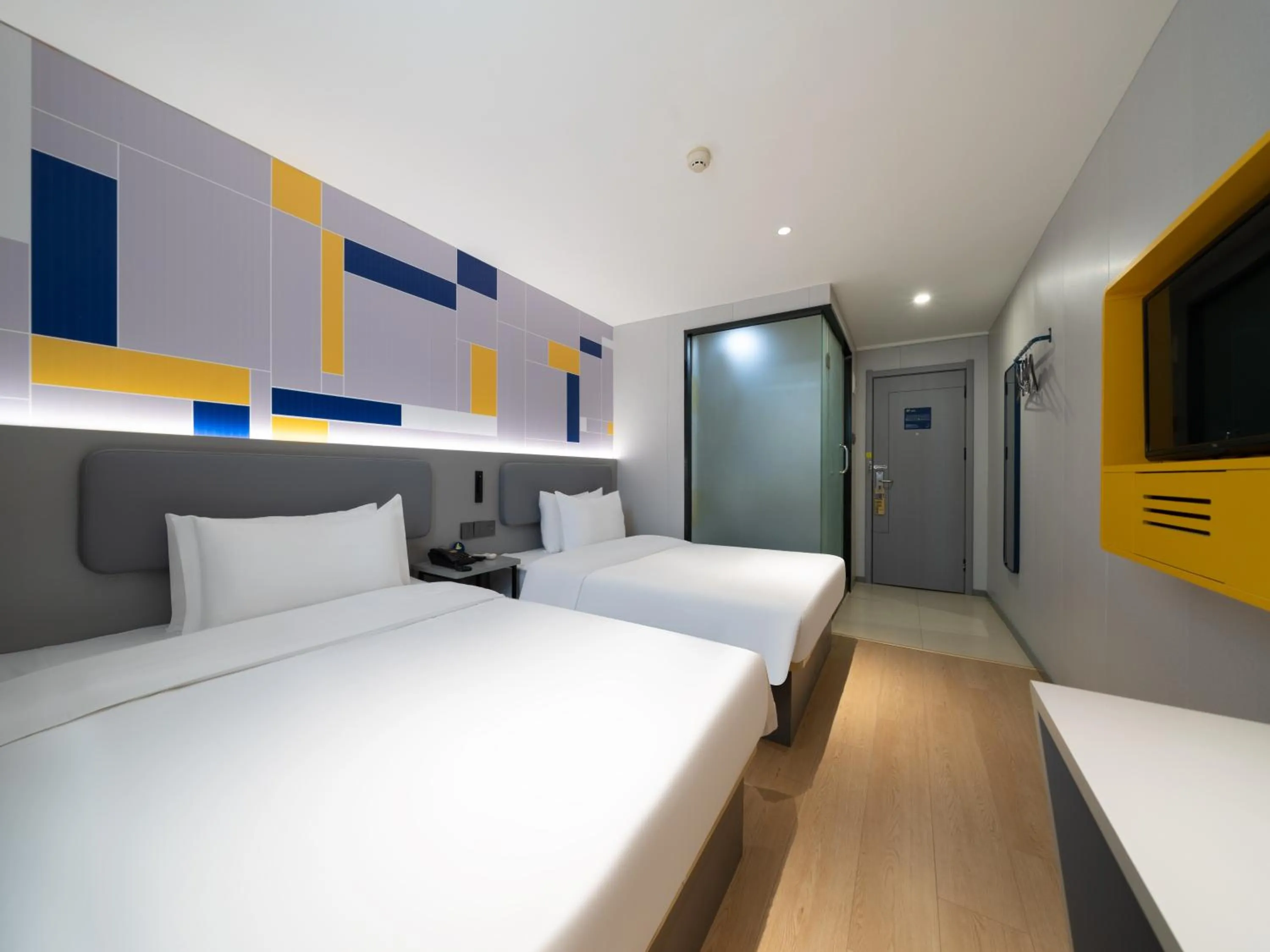 Bed in 7Days Inn Railway Station Xi'an Wulukou Subway Station