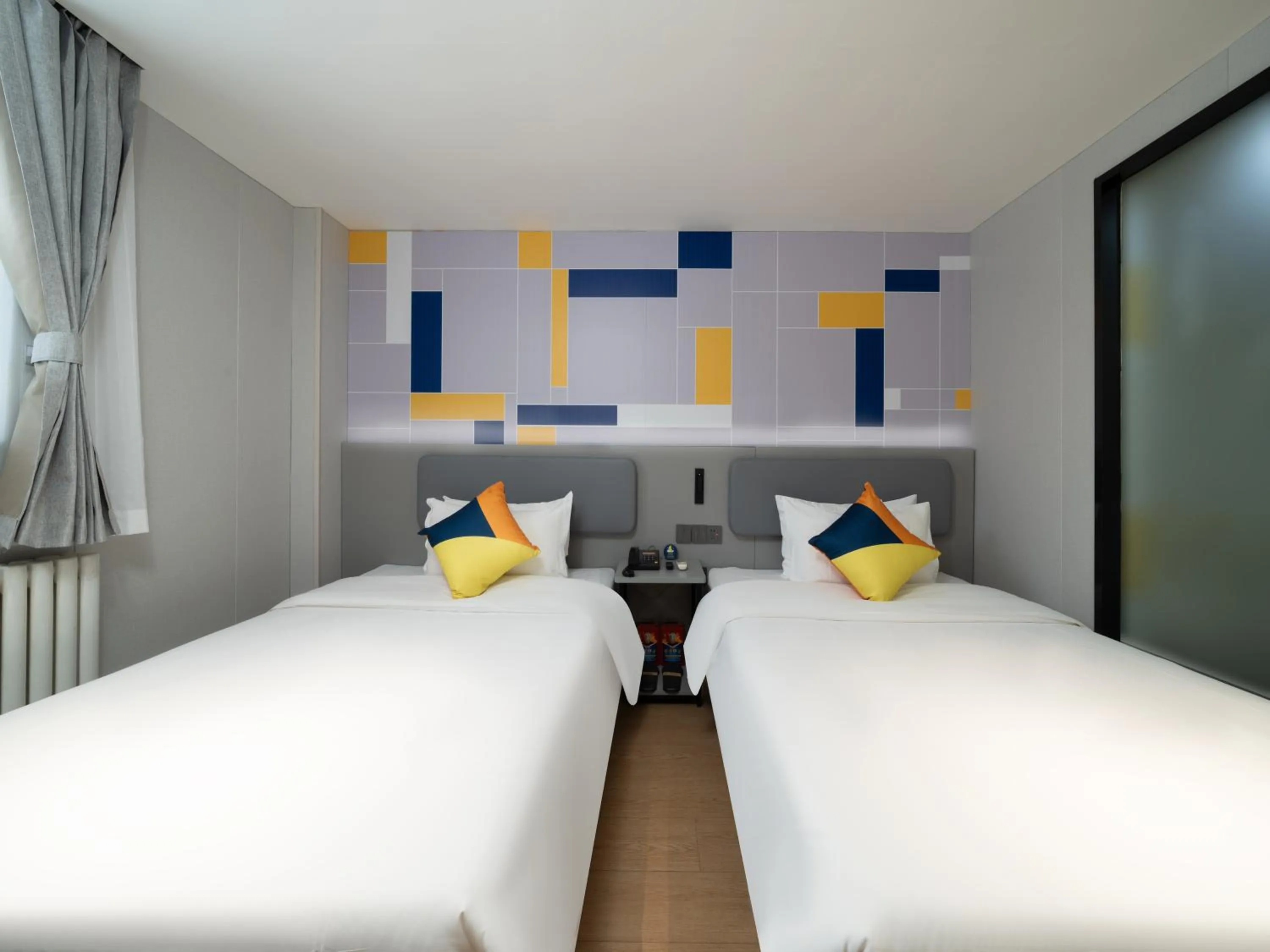 Bed in 7Days Inn Railway Station Xi'an Wulukou Subway Station