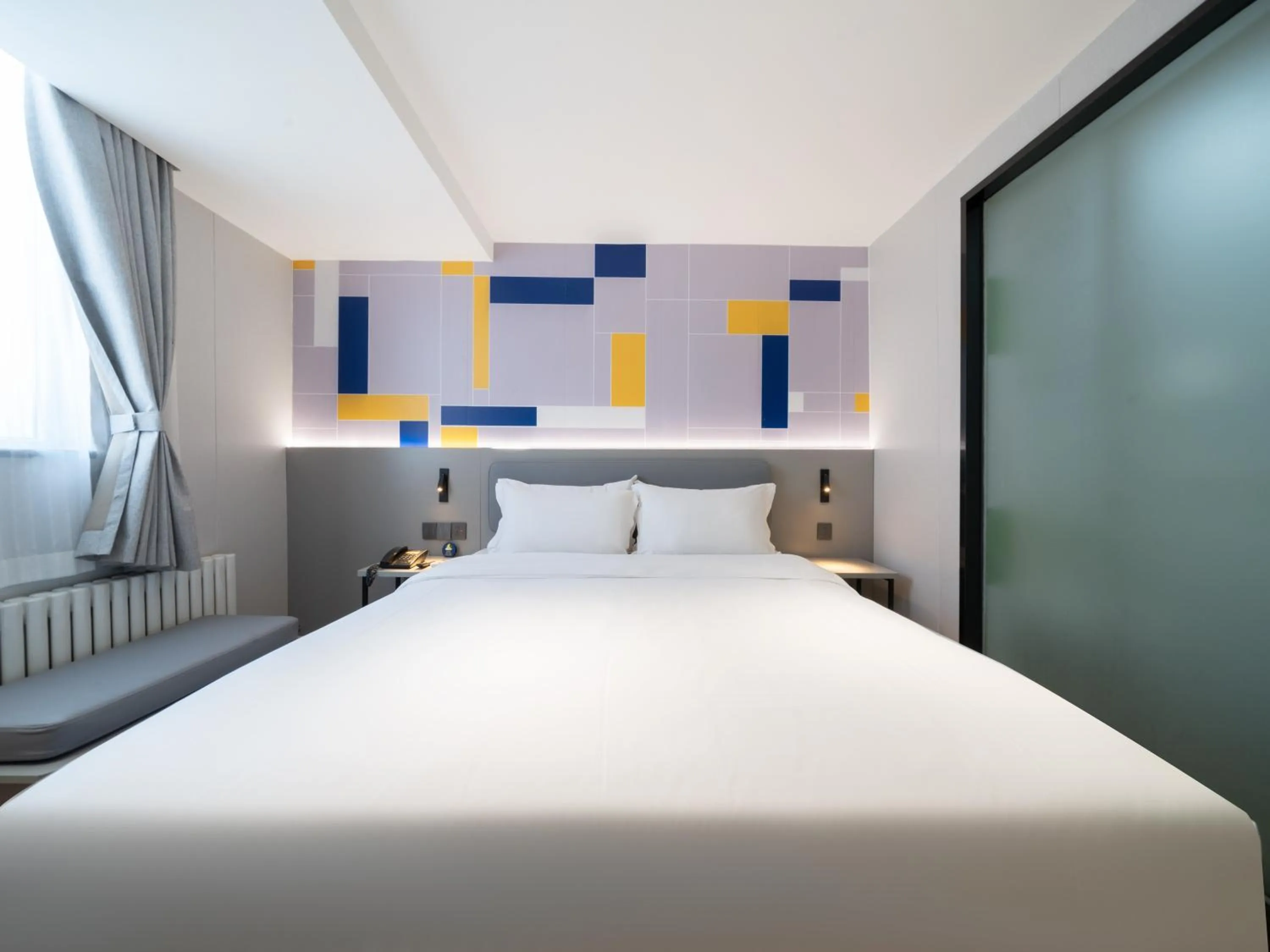 Photo of the whole room, Bed in 7Days Inn Railway Station Xi'an Wulukou Subway Station