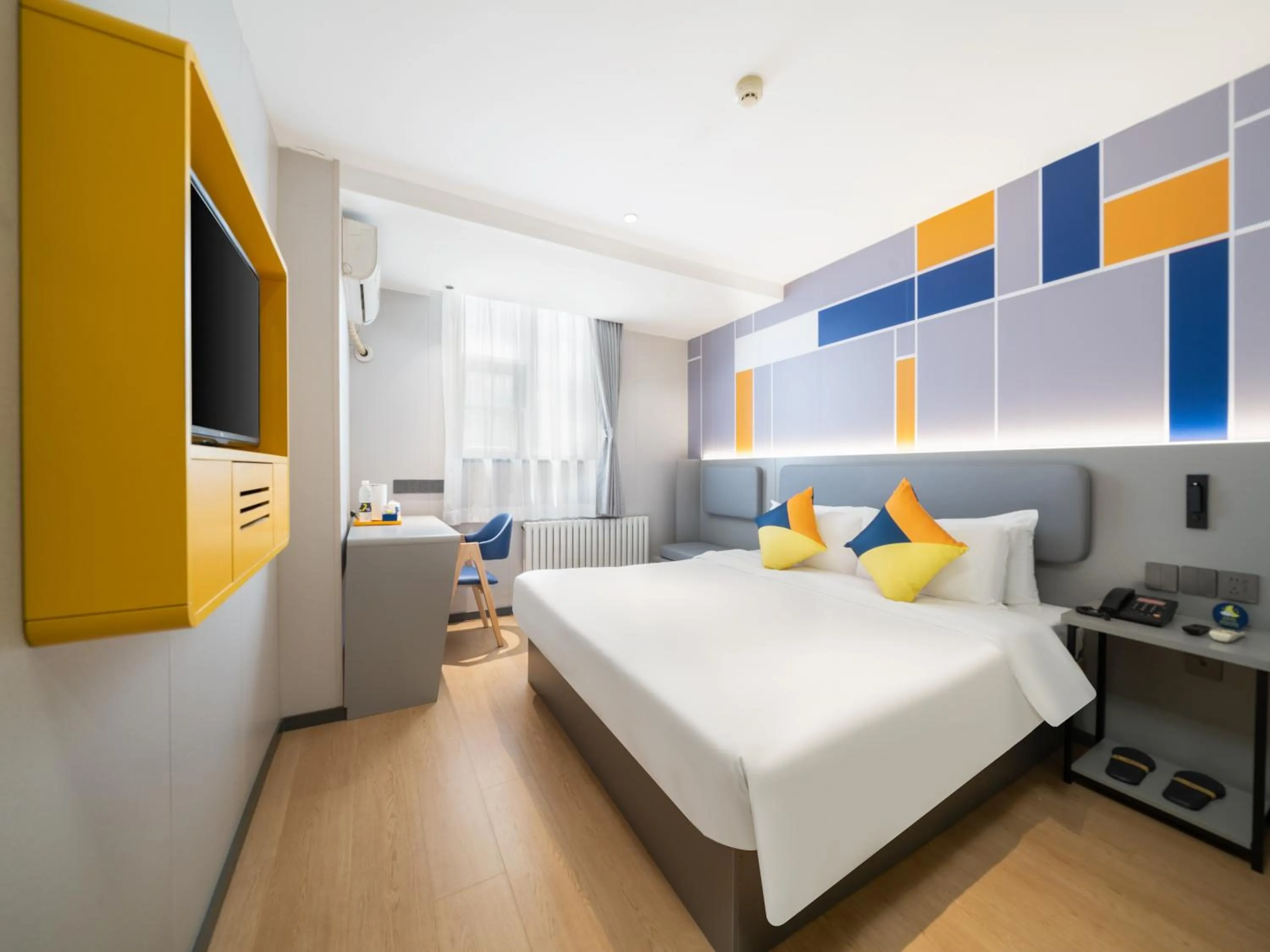 Bed in 7Days Inn Railway Station Xi'an Wulukou Subway Station