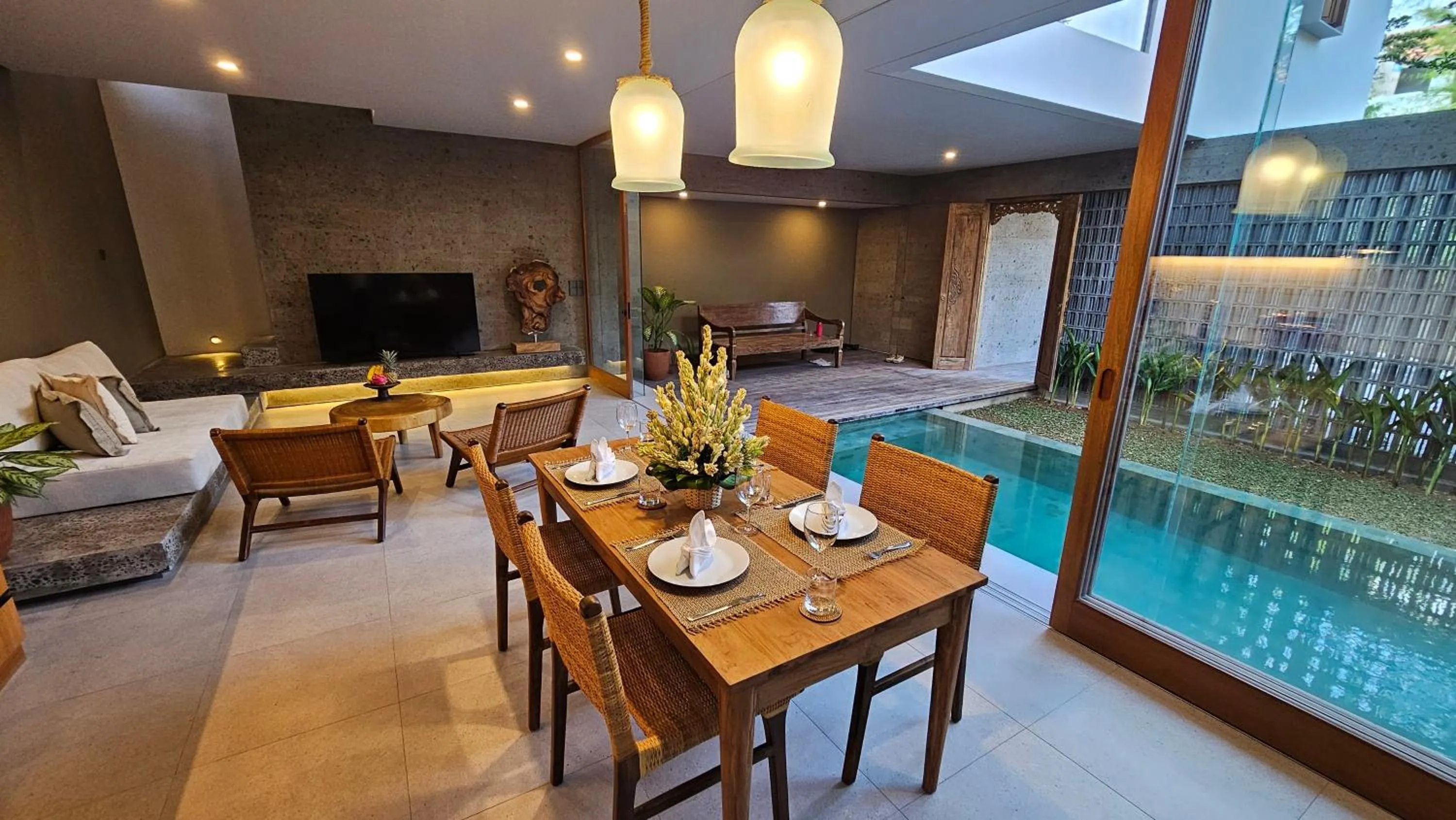 Dining area in Pulang Villas Private Pool, Pererenan