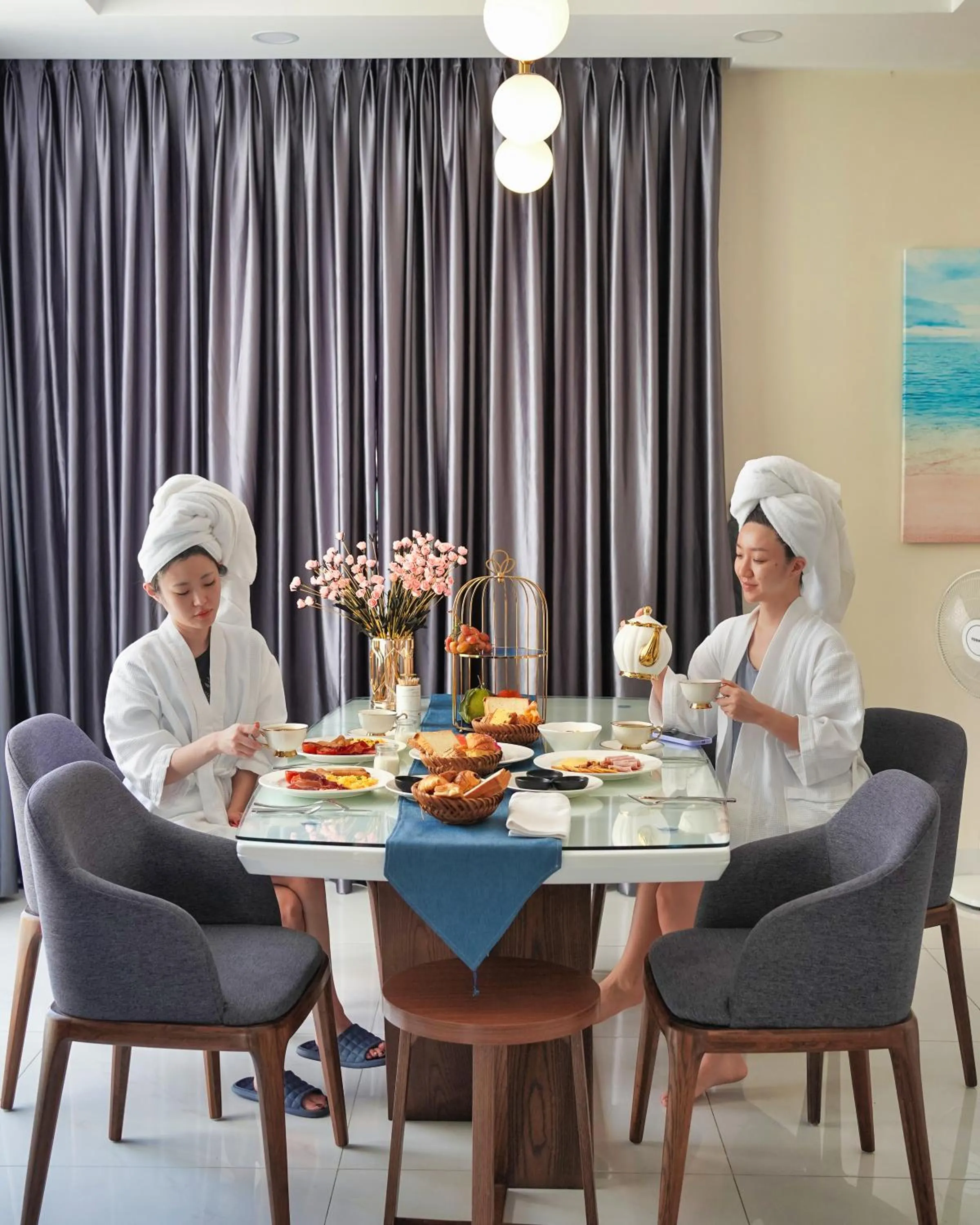 People in Seascape Villas In Long Beach Cam Ranh