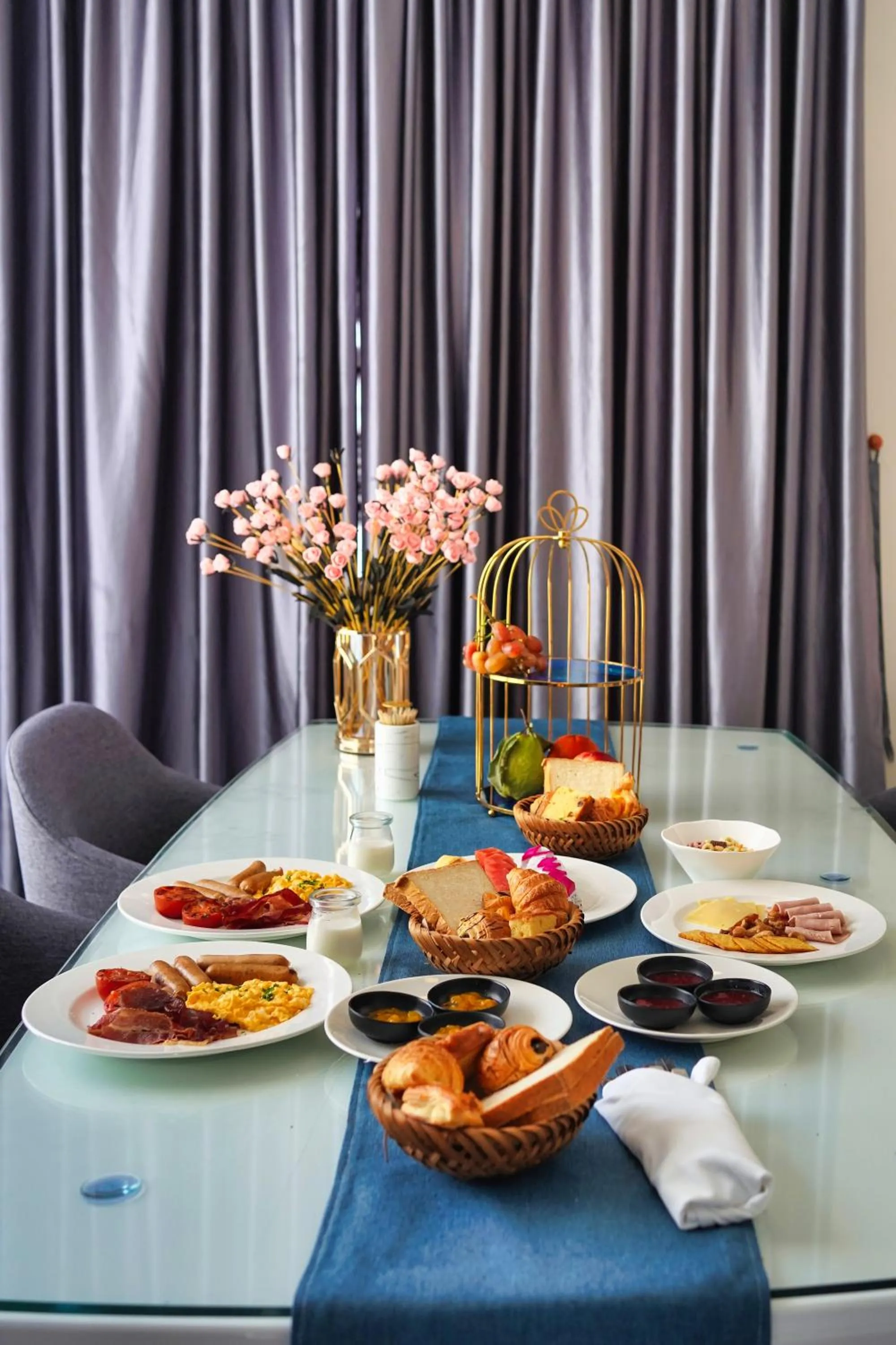 Dining area in Seascape Villas In Long Beach Cam Ranh