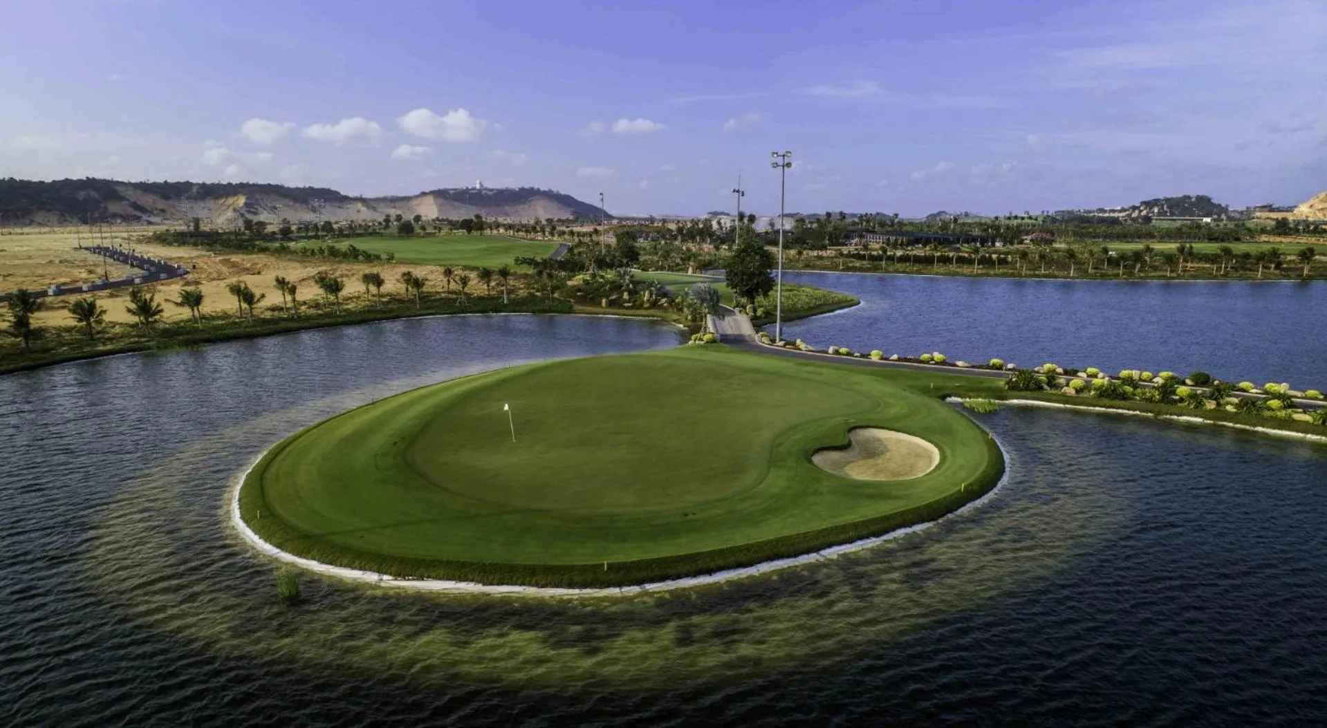 Golfcourse in Seascape Villas In Long Beach Cam Ranh