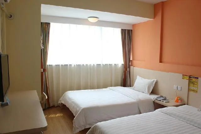 Photo of the whole room, Bed in 7Days Inn Hangzhou Xiasha